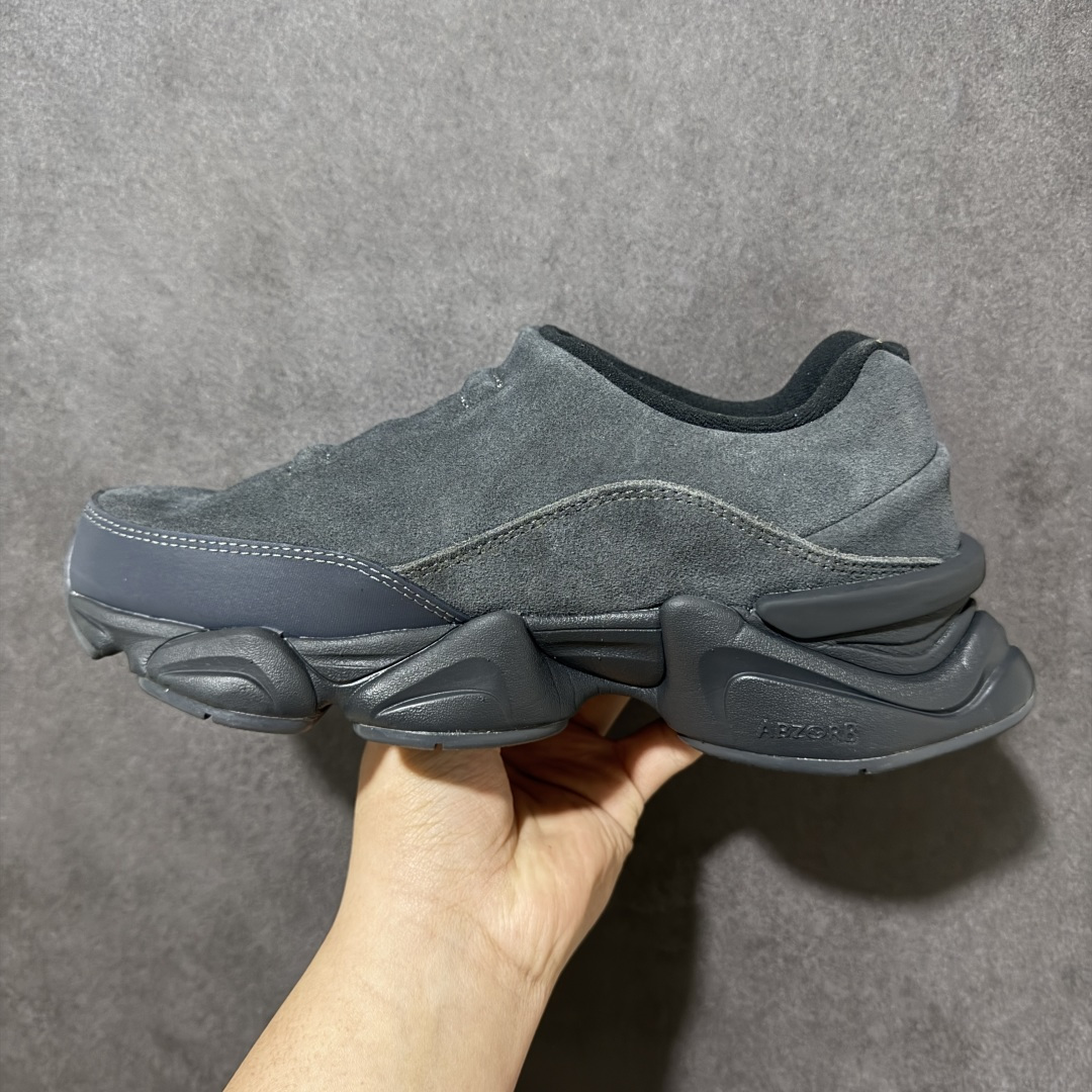 图片[2]-【福利特价】New Balance 8040 融合设计款 减震防滑耐磨透气休闲跑运动鞋 New Balance 8040虽然这款运动鞋的上半部分是全新的 但下半部分则直接沿用了2022年的9060型号 中底采用厚重设计 融合了Abzorb 技术 增加了弹性 它还配有SBS 缓冲垫和抓地力强的橡胶外底 货号：U8040UOA 尺码：39.5 40 40.5 41.5 42 42.5 43 44 44.5 45 46 47-选品中心