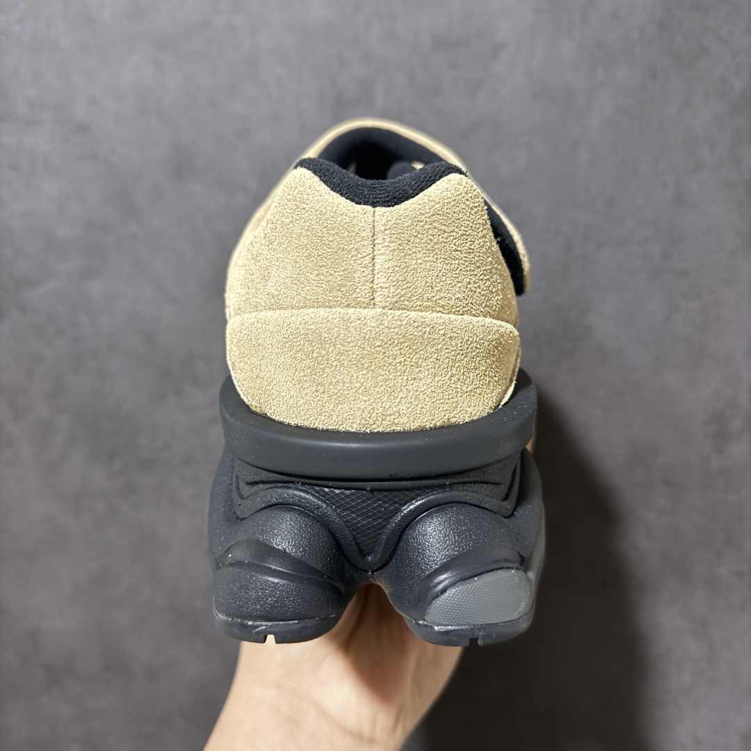 图片[4]-【福利特价】New Balance 8040 融合设计款 减震防滑耐磨透气休闲跑运动鞋 New Balance 8040虽然这款运动鞋的上半部分是全新的 但下半部分则直接沿用了2022年的9060型号 中底采用厚重设计 融合了Abzorb 技术 增加了弹性 它还配有SBS 缓冲垫和抓地力强的橡胶外底 货号：U8040UOG 尺码：39.5 40 40.5 41.5 42 42.5 43 44 44.5 45 46 47-选品中心