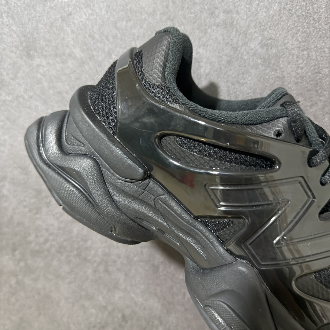 图片[8]-【福利特价】新百伦New Balance NB 9060系列复古百搭老爹风小象蹄休闲运动跑步鞋 鞋面使用了米色网格做为主要材料，同时在开有多个大面积的孔洞设计，并且使用透气性十分不错的网眼布填充，使鞋面整体强度及透气性能提升，两侧的\”N\”字Logo略有不同，外侧选用了选用了棕色3M反光皮革打造，内侧则是翻毛皮与麂皮拼接组合而成，鞋舌同样选用了网眼布与麂皮的组合，后跟上加入了TPUx稳定模块装饰，提升稳定性，中底为加厚加宽设计，并且又是前后掌分离式设计，对脚部起到了一定支撑性，，增加了鞋款的s复古感，橡胶大底以灰色来呈现。 货号：U9060IMA 尺码：36 37 37.5 38 38.5 39.5 40 40.5 41.5 42 42.5 43 44 44.5 45 编码：GQ200210-选品中心