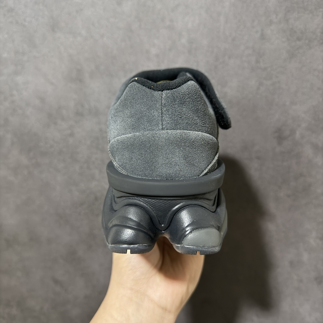 图片[4]-【福利特价】New Balance 8040 融合设计款 减震防滑耐磨透气休闲跑运动鞋 New Balance 8040虽然这款运动鞋的上半部分是全新的 但下半部分则直接沿用了2022年的9060型号 中底采用厚重设计 融合了Abzorb 技术 增加了弹性 它还配有SBS 缓冲垫和抓地力强的橡胶外底 货号：U8040UOA 尺码：39.5 40 40.5 41.5 42 42.5 43 44 44.5 45 46 47-选品中心