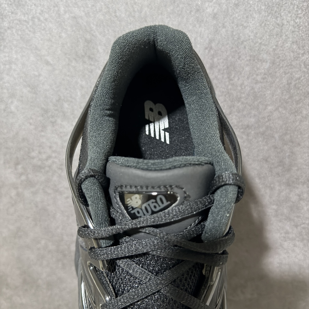 图片[6]-【福利特价】新百伦New Balance NB 9060系列复古百搭老爹风小象蹄休闲运动跑步鞋 鞋面使用了米色网格做为主要材料，同时在开有多个大面积的孔洞设计，并且使用透气性十分不错的网眼布填充，使鞋面整体强度及透气性能提升，两侧的\”N\”字Logo略有不同，外侧选用了选用了棕色3M反光皮革打造，内侧则是翻毛皮与麂皮拼接组合而成，鞋舌同样选用了网眼布与麂皮的组合，后跟上加入了TPUx稳定模块装饰，提升稳定性，中底为加厚加宽设计，并且又是前后掌分离式设计，对脚部起到了一定支撑性，，增加了鞋款的s复古感，橡胶大底以灰色来呈现。 货号：U9060IMA 尺码：36 37 37.5 38 38.5 39.5 40 40.5 41.5 42 42.5 43 44 44.5 45 编码：GQ200210-选品中心
