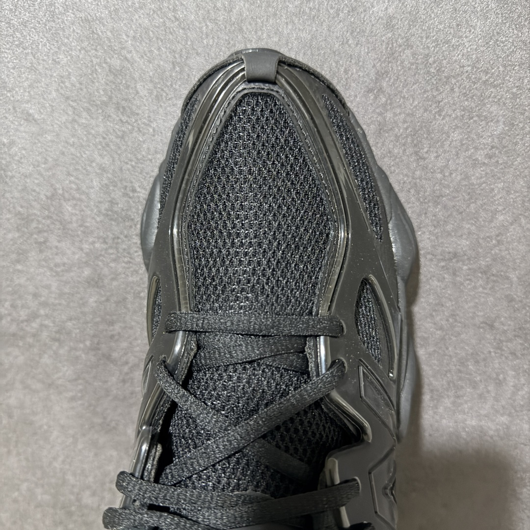 图片[5]-【福利特价】新百伦New Balance NB 9060系列复古百搭老爹风小象蹄休闲运动跑步鞋 鞋面使用了米色网格做为主要材料，同时在开有多个大面积的孔洞设计，并且使用透气性十分不错的网眼布填充，使鞋面整体强度及透气性能提升，两侧的\”N\”字Logo略有不同，外侧选用了选用了棕色3M反光皮革打造，内侧则是翻毛皮与麂皮拼接组合而成，鞋舌同样选用了网眼布与麂皮的组合，后跟上加入了TPUx稳定模块装饰，提升稳定性，中底为加厚加宽设计，并且又是前后掌分离式设计，对脚部起到了一定支撑性，，增加了鞋款的s复古感，橡胶大底以灰色来呈现。 货号：U9060IMA 尺码：36 37 37.5 38 38.5 39.5 40 40.5 41.5 42 42.5 43 44 44.5 45 编码：GQ200210-选品中心