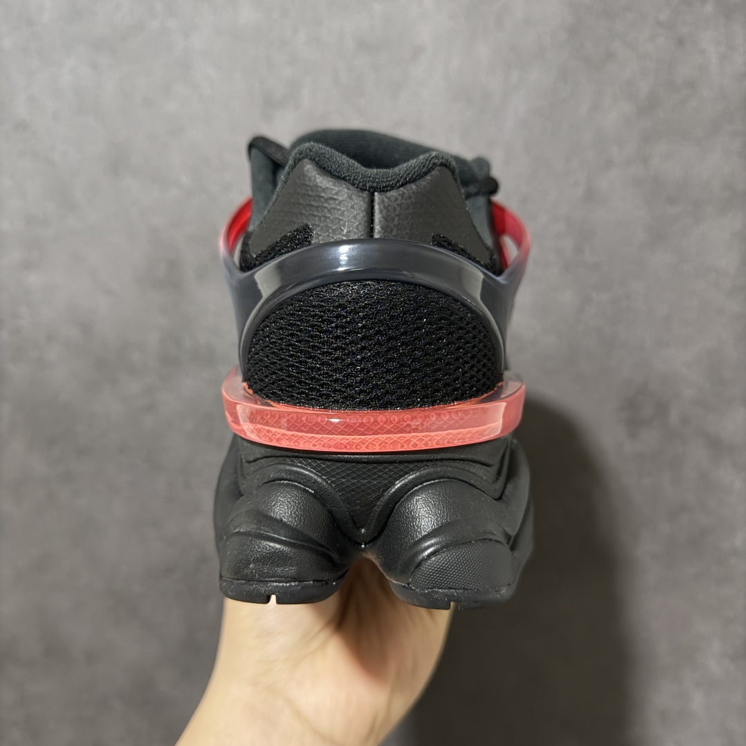 图片[4]-【福利特价】新百伦New Balance NB 9060系列复古百搭老爹风小象蹄休闲运动跑步鞋 鞋面使用了米色网格做为主要材料，同时在开有多个大面积的孔洞设计，并且使用透气性十分不错的网眼布填充，使鞋面整体强度及透气性能提升，两侧的\”N\”字Logo略有不同，外侧选用了选用了棕色3M反光皮革打造，内侧则是翻毛皮与麂皮拼接组合而成，鞋舌同样选用了网眼布与麂皮的组合，后跟上加入了TPUx稳定模块装饰，提升稳定性，中底为加厚加宽设计，并且又是前后掌分离式设计，对脚部起到了一定支撑性，，增加了鞋款的s复古感，橡胶大底以灰色来呈现。 货号：U9060IDZ 尺码：36 37 37.5 38 38.5 39.5 40 40.5 41.5 42 42.5 43 44 44.5 45 编码：GQ200210-选品中心