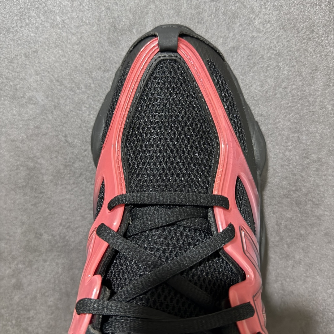 图片[5]-【福利特价】新百伦New Balance NB 9060系列复古百搭老爹风小象蹄休闲运动跑步鞋 鞋面使用了米色网格做为主要材料，同时在开有多个大面积的孔洞设计，并且使用透气性十分不错的网眼布填充，使鞋面整体强度及透气性能提升，两侧的\”N\”字Logo略有不同，外侧选用了选用了棕色3M反光皮革打造，内侧则是翻毛皮与麂皮拼接组合而成，鞋舌同样选用了网眼布与麂皮的组合，后跟上加入了TPUx稳定模块装饰，提升稳定性，中底为加厚加宽设计，并且又是前后掌分离式设计，对脚部起到了一定支撑性，，增加了鞋款的s复古感，橡胶大底以灰色来呈现。 货号：U9060IDZ 尺码：36 37 37.5 38 38.5 39.5 40 40.5 41.5 42 42.5 43 44 44.5 45 编码：GQ200210-选品中心