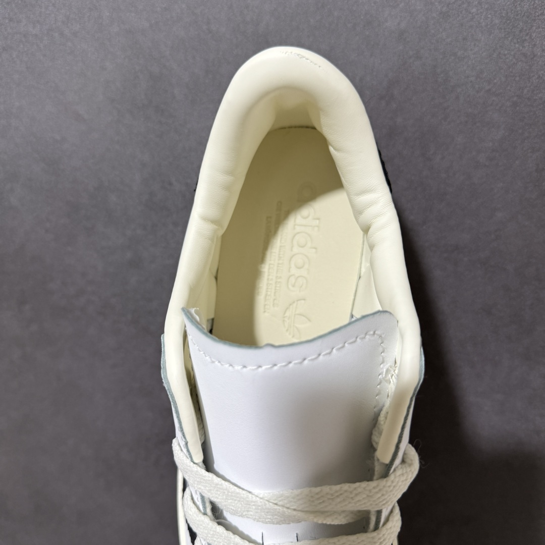 图片[6]-【公司级】阿迪达斯 ADIDAS SUPERSTAR 三叶草经典贝壳头系列 新款休闲板鞋潮流女士运动鞋 鞋面皮革材质 标志性的贝壳鞋头，锯齿三条纹，简约的线条。就连版型和比例，都在向1982年的鞋款致敬。可谓“形神兼备”的复刻。无论在哪，无论去哪，你或许都需要这样一双既舒适又时尚的鞋。1970年问世于篮球场的adidas Superstar，集舒适与时尚于一身。这款经典鞋，缀低调图案，灵感源自公共交通地图。设计简约，旨在伴你出行。 尺码：36-45含半码-选品中心