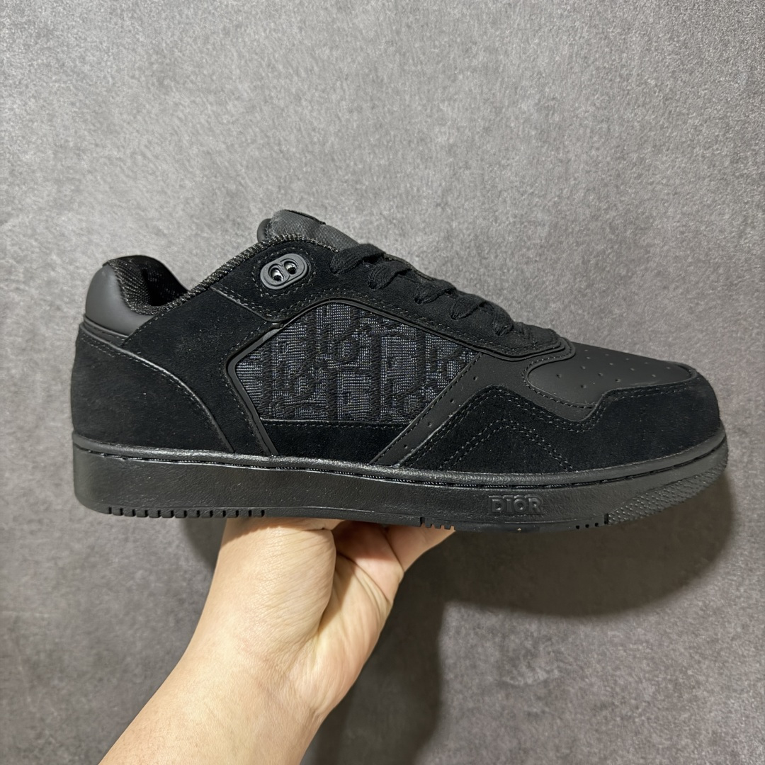 【YH扫描版本】DIOR B27 Low \'Dior Oblique Galaxy 迪奥 低帮 牛皮织物徽标印花低邦休闲板鞋 这款B27低帮运动鞋是该系列新品，延续Dior的经典款式。采用灰色光滑牛皮革精心制作，侧面饰以米色和黑色Obliquex印花镶片；\