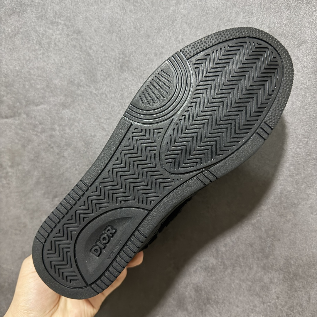 图片[9]-【YH扫描版本】DIOR B27 Low \’Dior Oblique Galaxy 迪奥 低帮 牛皮织物徽标印花低邦休闲板鞋 这款B27低帮运动鞋是该系列新品，延续Dior的经典款式。采用灰色光滑牛皮革精心制作，侧面饰以米色和黑色Obliquex印花镶片；\”CD Lcons\”造型的鞋带孔眼巧妙精致，双色橡胶鞋底、后侧鞋口和鞋跟处均带有品牌标志性细节，提升格调。时尚百搭，可为各式造型增光添彩。 尺码：38 39 40 41 42 43 44 45 46 编码： XSB270280-选品中心