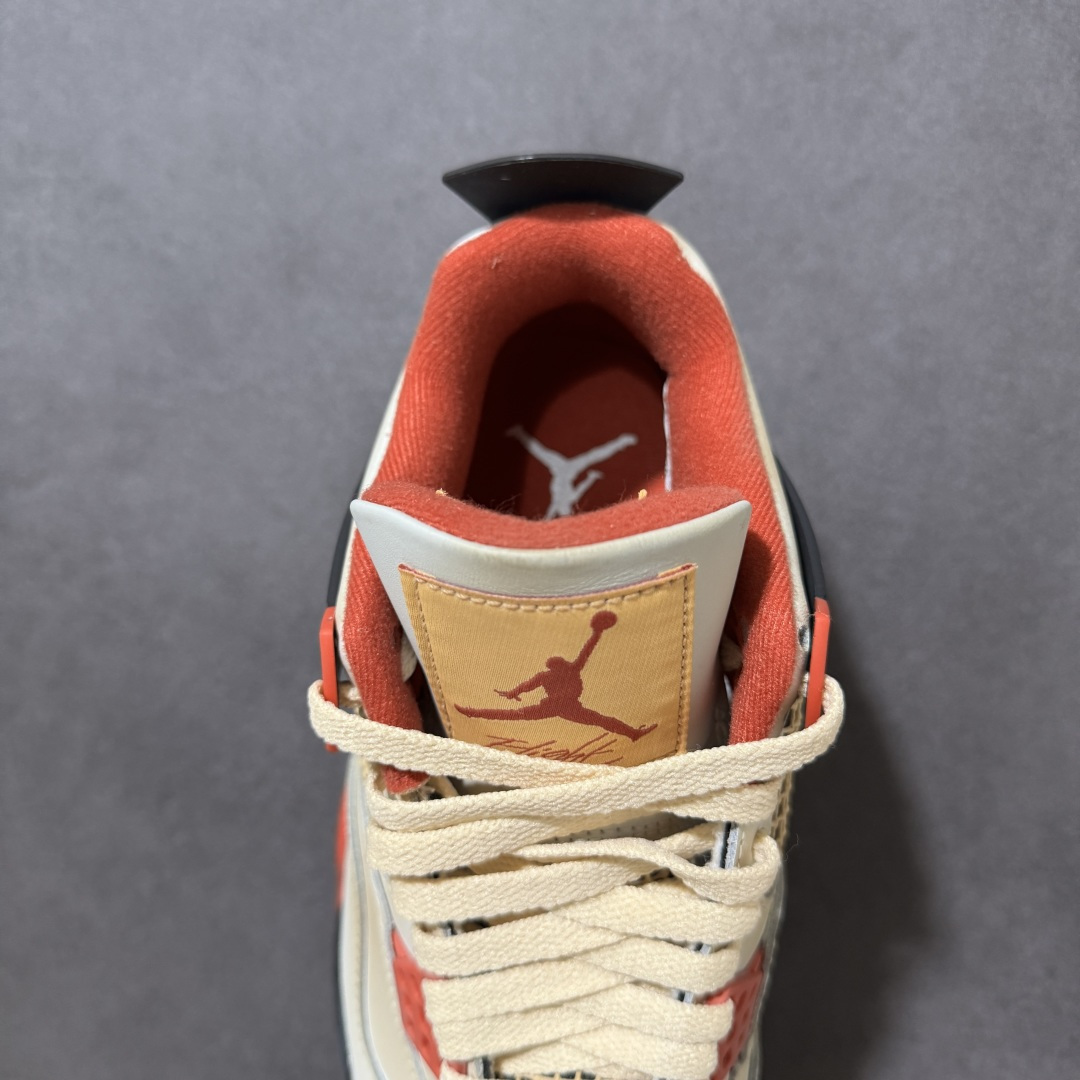 图片[6]-【福利特价】神奇宝贝 x Air Jordan 4 Retro 联名喷火龙 AJ4 乔丹4代 aj4 乔4 联名喷火龙 乔丹篮球鞋系列 鞋身采用喷火龙橙色作为主底色，鞋带孔采用红色，鞋舌上Jumpman Logot采用红色刺绣点缀，侧面的支撑部分采用黑色点缀，迎合鞋款主题。侧身网格以橙色呈现，此外后跟处经典元年Nike Swoosh Logo以红色点缀，彰显OG的气质十足；中底位置采用黑色配色呈现，最后以搭载有开窗式Air Maxz气垫的中底收尾。 货号：AQ9129-105 尺码：36 36.5 37.5 39 40 40.5 41 42 42.5 43 44 44.5 45 46-选品中心