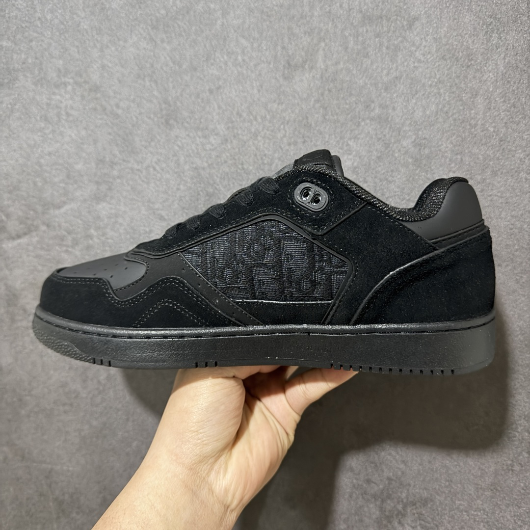 图片[2]-【YH扫描版本】DIOR B27 Low \’Dior Oblique Galaxy 迪奥 低帮 牛皮织物徽标印花低邦休闲板鞋 这款B27低帮运动鞋是该系列新品，延续Dior的经典款式。采用灰色光滑牛皮革精心制作，侧面饰以米色和黑色Obliquex印花镶片；\”CD Lcons\”造型的鞋带孔眼巧妙精致，双色橡胶鞋底、后侧鞋口和鞋跟处均带有品牌标志性细节，提升格调。时尚百搭，可为各式造型增光添彩。 尺码：38 39 40 41 42 43 44 45 46 编码： XSB270280-选品中心