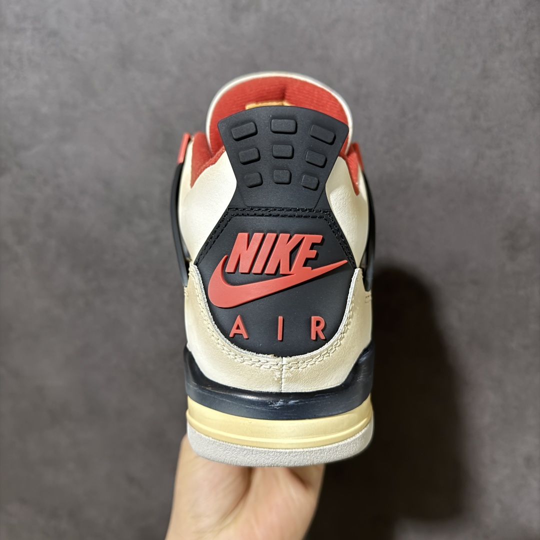 图片[4]-【福利特价】神奇宝贝 x Air Jordan 4 Retro 联名喷火龙 AJ4 乔丹4代 aj4 乔4 联名喷火龙 乔丹篮球鞋系列 鞋身采用喷火龙橙色作为主底色，鞋带孔采用红色，鞋舌上Jumpman Logot采用红色刺绣点缀，侧面的支撑部分采用黑色点缀，迎合鞋款主题。侧身网格以橙色呈现，此外后跟处经典元年Nike Swoosh Logo以红色点缀，彰显OG的气质十足；中底位置采用黑色配色呈现，最后以搭载有开窗式Air Maxz气垫的中底收尾。 货号：AQ9129-105 尺码：36 36.5 37.5 39 40 40.5 41 42 42.5 43 44 44.5 45 46-选品中心