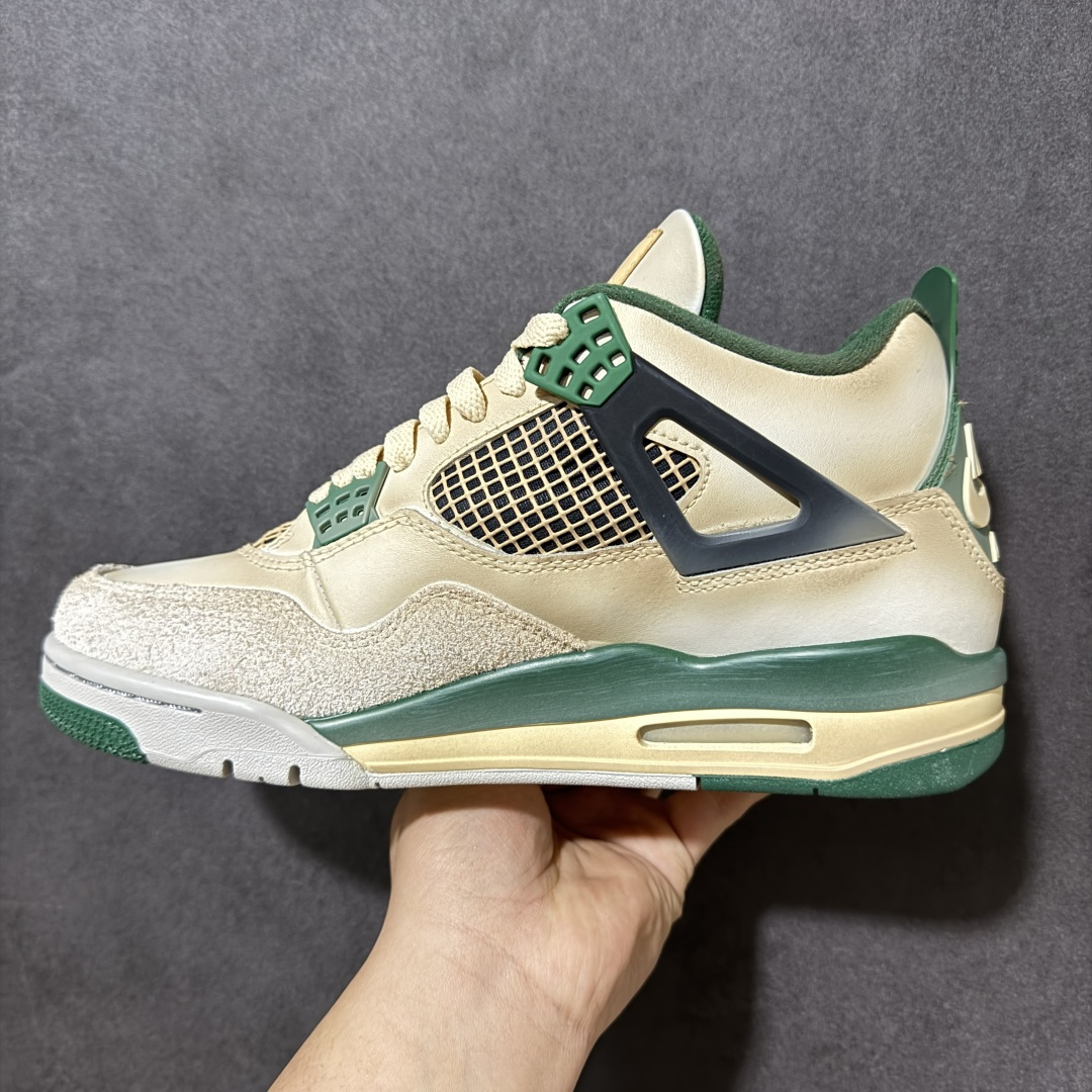 图片[2]-【福利特价】神奇宝贝 x Air Jordan 4 Retro 联名妙蛙花 AJ4 乔丹4代 aj4 乔4 联名妙蛙花 乔丹篮球鞋系列 鞋身采用白橙色作为主底色，鞋带孔采用绿色呈现，鞋舌上Jumpman Logo采用绿色刺绣点缀，侧面的支撑部分采用黑色点缀，迎合鞋款主题。侧身网格以橙色呈现，此外后跟处经典元年Nike Swoosh Logo以米黄色点缀，彰显OG的气质十足；中底位置采用绿色配色呈现，最后以搭载有开窗式Air Max气垫的中底收尾。 货号：DC7770-106 尺码：40 40.5 41 42 42.5 43 44 44.5 45 46 47.5-选品中心