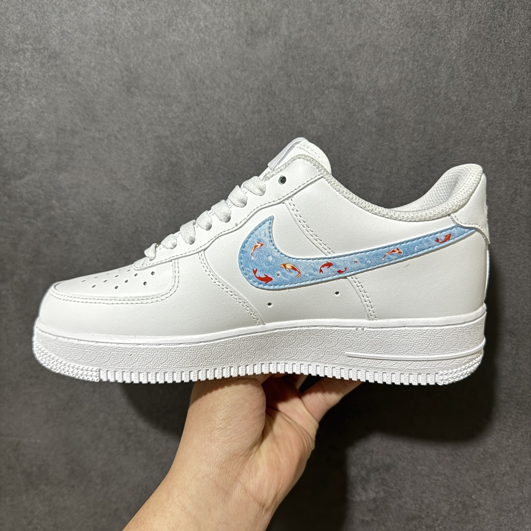 图片[2]-【定制版】Nike Air Force 1\’07 Low 二次元主题 锦鲤 空军一号低帮休闲板鞋  #原厂3D打印 定制鞋盒 原楦原纸板 纯正空军版型 内置全掌气垫 货号：ZH0316-136  尺码：36 36.5 37.5 38 38.5 39 40 40.5 41 42 42.5 43 44 44.5 45-选品中心