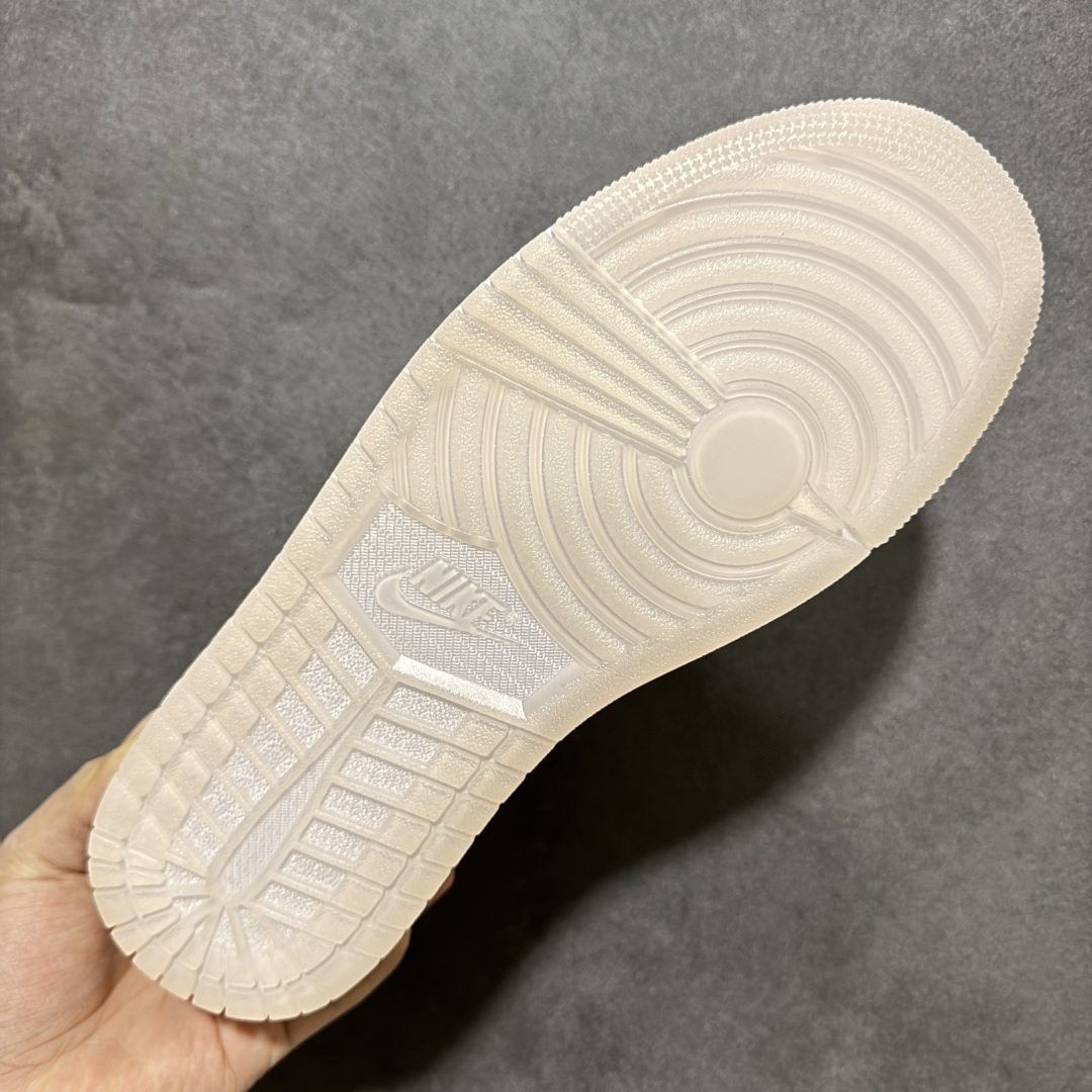 图片[9]-【H11纯原】Nike Air Jordan 1 Low SE AJ1 乔一 舒适贴合 防滑耐磨 低帮 复古篮球鞋 货号：HF4080-001 尺码：35.5 36 36.5 37.5 38 38.5 39 40 40.5 41 42 42.5 43 44 45 46 47.5 #H11顶级纯原 纯原外贸平台特供订单 #全套原纸板楦头开发 #原厂特供材料配套加持 #确保原汁原味 完美呈现版型 #原档数据独家私模大底 #男女鞋同步官方开发至47.5 #原装进口轻量化鞋垫 #进口港宝加持 后跟自然饱满 还原公司包裹性 #鞋面采用原装数据贴合技术 #全方位贴合包裹脚型 #鞋跟部鞋底牵引设计 #提供强大的抓地性能 #更适应不同实战场地路面-选品中心