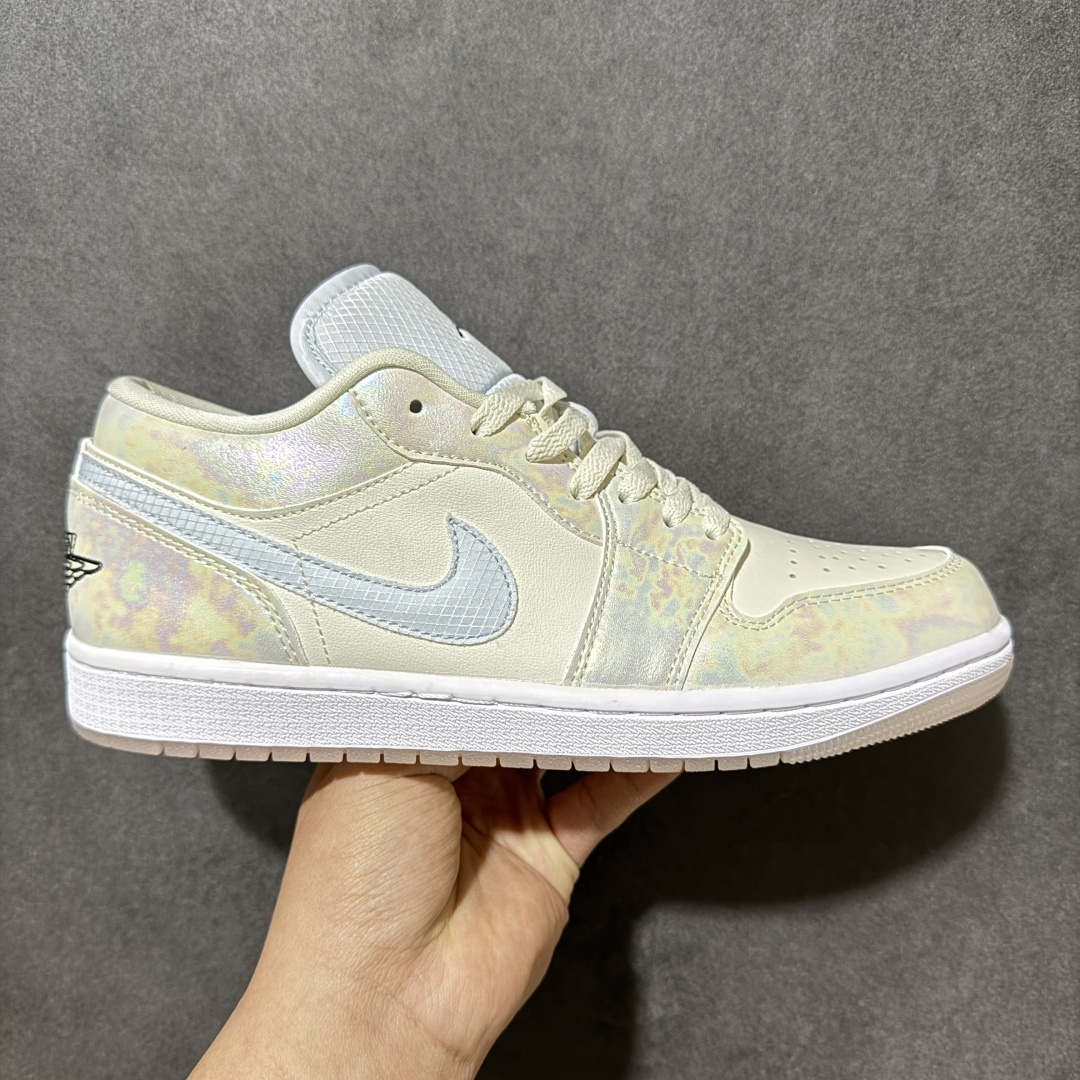 【H11纯原】Nike Air Jordan 1 Low SE AJ1 乔一 舒适贴合 防滑耐磨 低帮 复古篮球鞋 货号：HF4080-001 尺码：35.5 36 36.5 37.5 38 38.5 39 40 40.5 41 42 42.5 43 44 45 46 47.5 #H11顶级纯原 纯原外贸平台特供订单 #全套原纸板楦头开发 #原厂特供材料配套加持 #确保原汁原味 完美呈现版型 #原档数据独家私模大底 #男女鞋同步官方开发至47.5 #原装进口轻量化鞋垫 #进口港宝加持 后跟自然饱满 还原公司包裹性 #鞋面采用原装数据贴合技术 #全方位贴合包裹脚型 #鞋跟部鞋底牵引设计 #提供强大的抓地性能 #更适应不同实战场地路面-选品中心