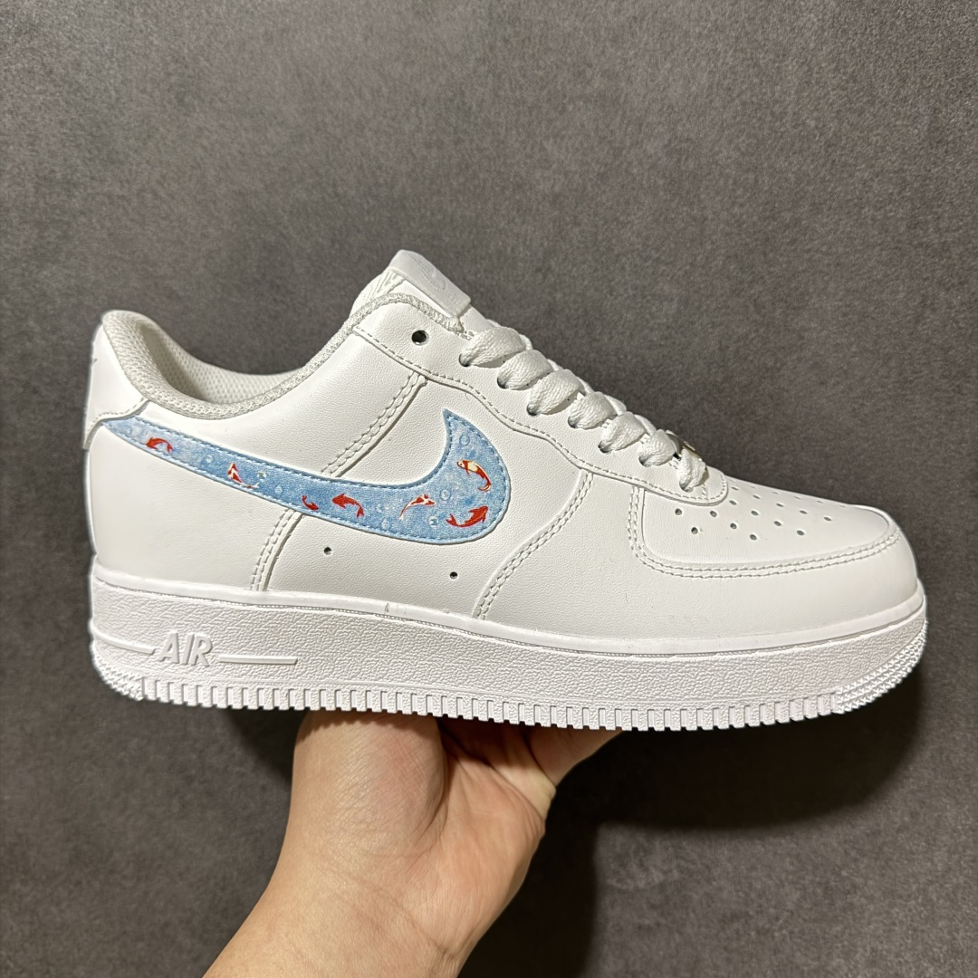 【定制版】Nike Air Force 1\'07 Low 二次元主题 锦鲤 空军一号低帮休闲板鞋  #原厂3D打印 定制鞋盒 原楦原纸板 纯正空军版型 内置全掌气垫 货号：ZH0316-136  尺码：36 36.5 37.5 38 38.5 39 40 40.5 41 42 42.5 43 44 44.5 45-选品中心