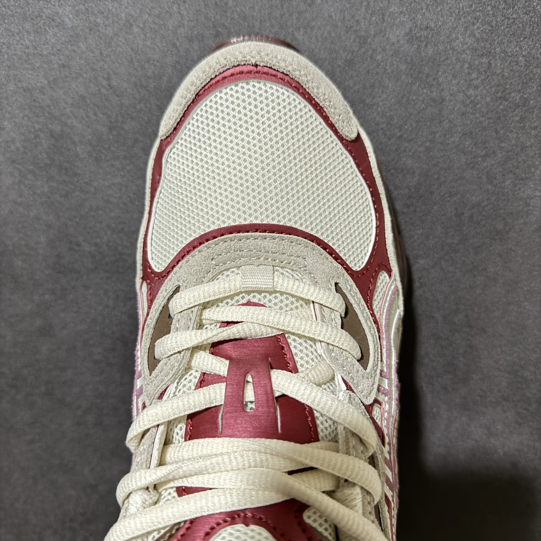 图片[5]-【公司级】Asics Gel-NYC复古单品 2026年新款 亚瑟士ASICSTIGER 新款休闲鞋 厚底街头运动休闲鞋，ASICS亚瑟士推出全新GEL-NYC，彰显纽约都市活力。这次的新系列融入了多个版本GEL的经典设计风格，广受好评。其设计灵感来源于GEL-NIMBUS 3,GEL-MC PLUS V 和 GEL-CUMULUS 16 这些往日经典鞋款。GEL-NYC使用GEL-CUMULUS 16鞋款的鞋楦设计,展现了独特的现代化美学。鞋底采用了轻质发泡材料,并在后跟和前掌处采用了ASICS亚瑟士核心科技——GEL缓震胶,赋予鞋款强大的缓冲性能,提供了更柔软舒适的穿着体验。而在原有设计的启发之上,此次鞋款采用更贴合当今潮流趋势的材料和创新技术,展现出纽约充满活力的都市精神。 货号：1203A788-100 尺码：36-45-选品中心