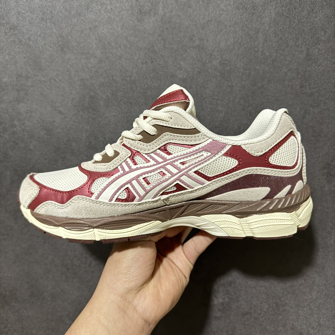 图片[2]-【公司级】Asics Gel-NYC复古单品 2026年新款 亚瑟士ASICSTIGER 新款休闲鞋 厚底街头运动休闲鞋，ASICS亚瑟士推出全新GEL-NYC，彰显纽约都市活力。这次的新系列融入了多个版本GEL的经典设计风格，广受好评。其设计灵感来源于GEL-NIMBUS 3,GEL-MC PLUS V 和 GEL-CUMULUS 16 这些往日经典鞋款。GEL-NYC使用GEL-CUMULUS 16鞋款的鞋楦设计,展现了独特的现代化美学。鞋底采用了轻质发泡材料,并在后跟和前掌处采用了ASICS亚瑟士核心科技——GEL缓震胶,赋予鞋款强大的缓冲性能,提供了更柔软舒适的穿着体验。而在原有设计的启发之上,此次鞋款采用更贴合当今潮流趋势的材料和创新技术,展现出纽约充满活力的都市精神。 货号：1203A788-100 尺码：36-45-选品中心