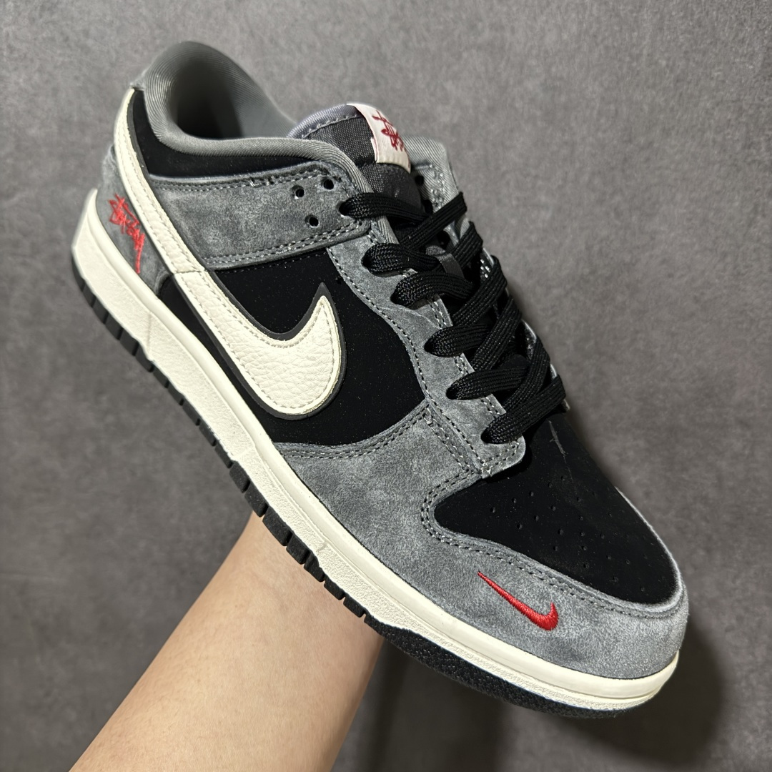 图片[3]-【定制版】Nike SB Dunk Low 斯图西联名 高端定制 低帮休闲板鞋  #定制鞋盒 大厂纯原品质出货 超高清洁度 皮料切割干净无任何毛边 细节完美 货号：TX1688-003  尺码：36 36.5 37.5 38 38.5 39 40 40.5 41 42 42.5 43 44 44.5 45-选品中心