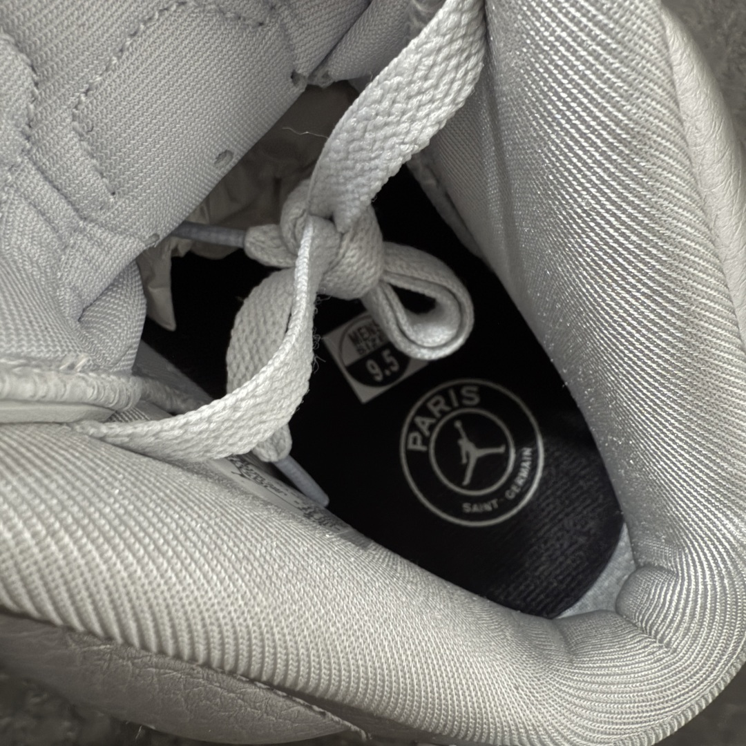 图片[8]-【LS莞顶版本】PSG × Jordan Air Jordan 6 Paris Saint-Germain 2026 \”Metallic Silver\” PSG大巴黎欧冠冠军纪念款出货 新鲜出炉🔥 货号：IQ5135-001 高端零售裸鞋圈特供批次 SZ原厂全套原楦原纸板冲刀磨具开发 原厂皮料加持 原厂港宝加持定型后跟R度完美 同源原厂电绣 飞翼针数密度立体效果一致 百分百一致原鞋 原厂拉帮工艺 针距密度一致 后跟弧度收口自然不对折 极致一眼正品既视感 进口玻璃冲刀皮料裁剪零毛边 全鞋电脑针车工艺 品控清洁度最高QC检验标准 免检产品 原厂订购鞋盒、鞋标、防尘纸、鞋撑、鞋带 追求极致的原厂味道 尺码：40 40.5 41 42 42.5 43 44 44.5 45 46 47.5-选品中心