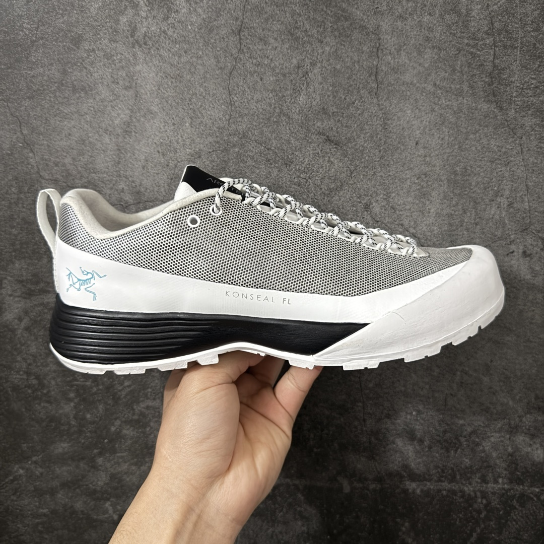 【正确版】Arcteryx始祖鸟 Konseal FL 运动舒适 防滑耐磨 低帮 户外功能鞋 独家原底面配置 全套原厂生产指令 内外盒标包装纸鞋带配件均同步公司 采用不开胶工艺 半个月内开胶直接换新 采用纯原材料 多处细节 9道工艺 跟Zp一致 防水防滑效果做到1/采用不开胶工艺 进口胶水 无异味细节没得说欢迎对比市面上的任何版本 尺码： 39 40 41 42 43 44 45-选品中心