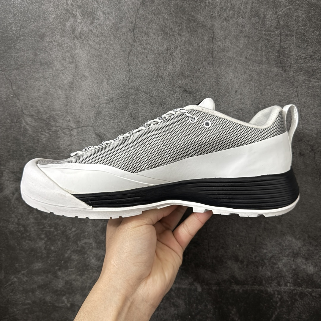 图片[2]-【正确版】Arcteryx始祖鸟 Konseal FL 运动舒适 防滑耐磨 低帮 户外功能鞋 独家原底面配置 全套原厂生产指令 内外盒标包装纸鞋带配件均同步公司 采用不开胶工艺 半个月内开胶直接换新 采用纯原材料 多处细节 9道工艺 跟Zp一致 防水防滑效果做到1/采用不开胶工艺 进口胶水 无异味细节没得说欢迎对比市面上的任何版本 尺码： 39 40 41 42 43 44 45-选品中心