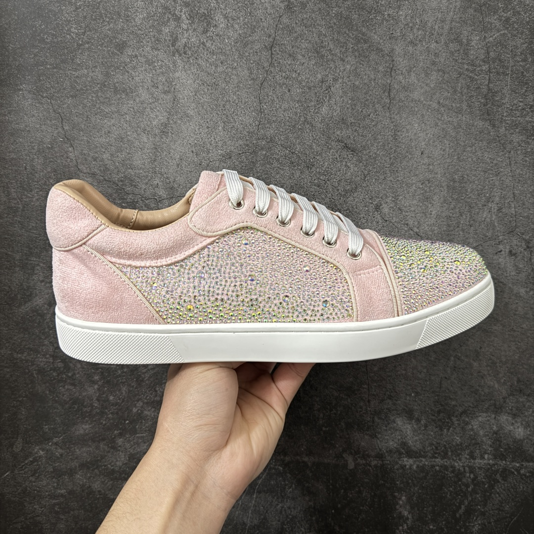 【莞产版本】法国品牌Christian Louboutin CL（路铂廷） 红底鞋 男鞋低帮红底鞋水钻系带运动休闲板鞋 高品质做工 细节完美 面料多材料拼接 镶嵌水钻不易掉钻 水钻装饰点缀 舒适圆头设计不挤脚 手工缝制线牢固不掉底 系带设计 内里二层猪皮 脚感舒适有质感 TPU鞋底 底厚约2.5cm 尺码：40-45-选品中心