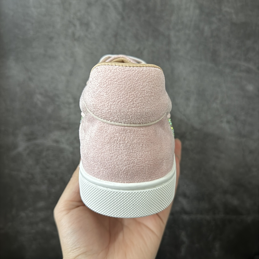 图片[4]-【莞产版本】法国品牌Christian Louboutin CL（路铂廷） 红底鞋 男鞋低帮红底鞋水钻系带运动休闲板鞋 高品质做工 细节完美 面料多材料拼接 镶嵌水钻不易掉钻 水钻装饰点缀 舒适圆头设计不挤脚 手工缝制线牢固不掉底 系带设计 内里二层猪皮 脚感舒适有质感 TPU鞋底 底厚约2.5cm 尺码：40-45-选品中心