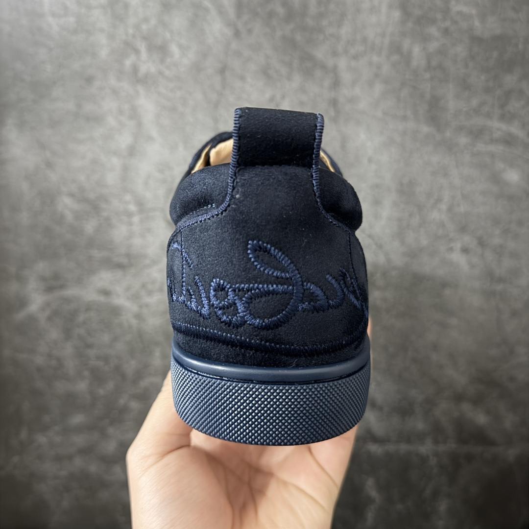 图片[4]-【莞产版本】法国品牌Christian Louboutin CL（路铂廷） 红底鞋 男鞋低帮红底鞋水钻系带运动休闲板鞋 高品质做工 细节完美 面料多材料拼接 镶嵌水钻不易掉钻 水钻装饰点缀 舒适圆头设计不挤脚 手工缝制线牢固不掉底 系带设计 内里二层猪皮 脚感舒适有质感 TPU鞋底 底厚约2.5cm 尺码：40-45-选品中心