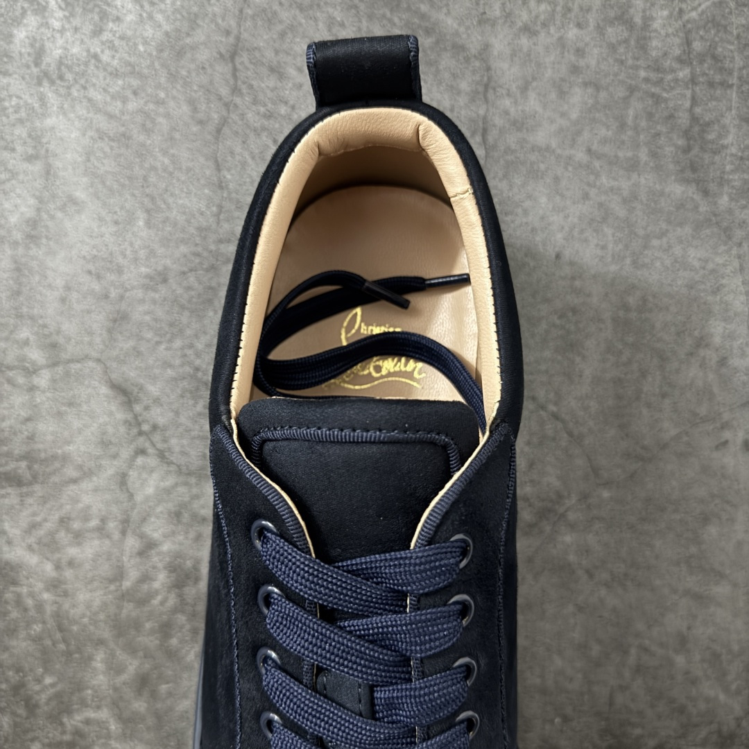 图片[8]-【莞产版本】法国品牌Christian Louboutin CL（路铂廷） 红底鞋 男鞋低帮红底鞋水钻系带运动休闲板鞋 高品质做工 细节完美 面料多材料拼接 镶嵌水钻不易掉钻 水钻装饰点缀 舒适圆头设计不挤脚 手工缝制线牢固不掉底 系带设计 内里二层猪皮 脚感舒适有质感 TPU鞋底 底厚约2.5cm 尺码：40-45-选品中心