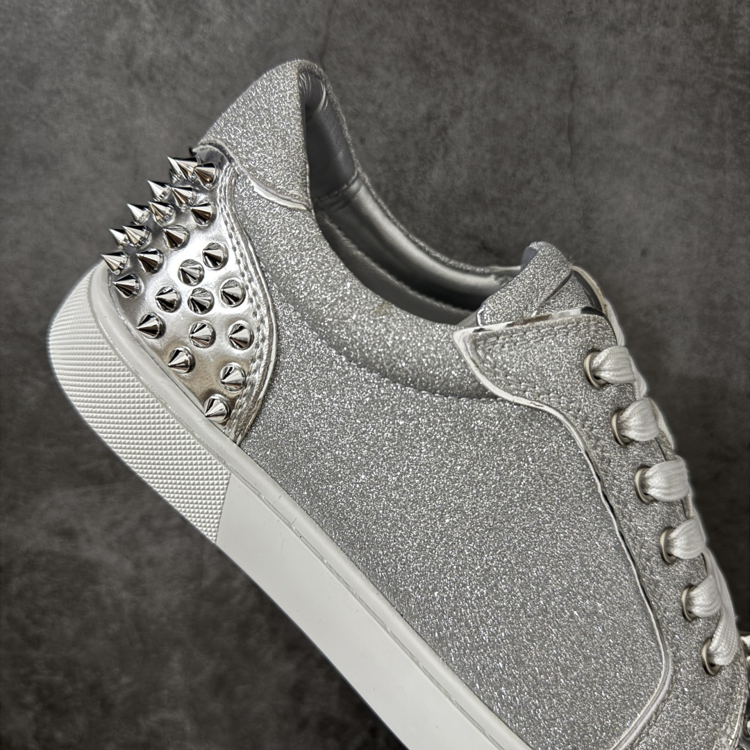 图片[7]-【莞产版本】法国品牌Christian Louboutin CL（路铂廷） 红底鞋 男鞋低帮红底鞋水钻系带运动休闲板鞋 高品质做工 细节完美 面料多材料拼接 镶嵌水钻不易掉钻 水钻装饰点缀 舒适圆头设计不挤脚 手工缝制线牢固不掉底 系带设计 内里二层猪皮 脚感舒适有质感 TPU鞋底 底厚约2.5cm 尺码：40-45-选品中心