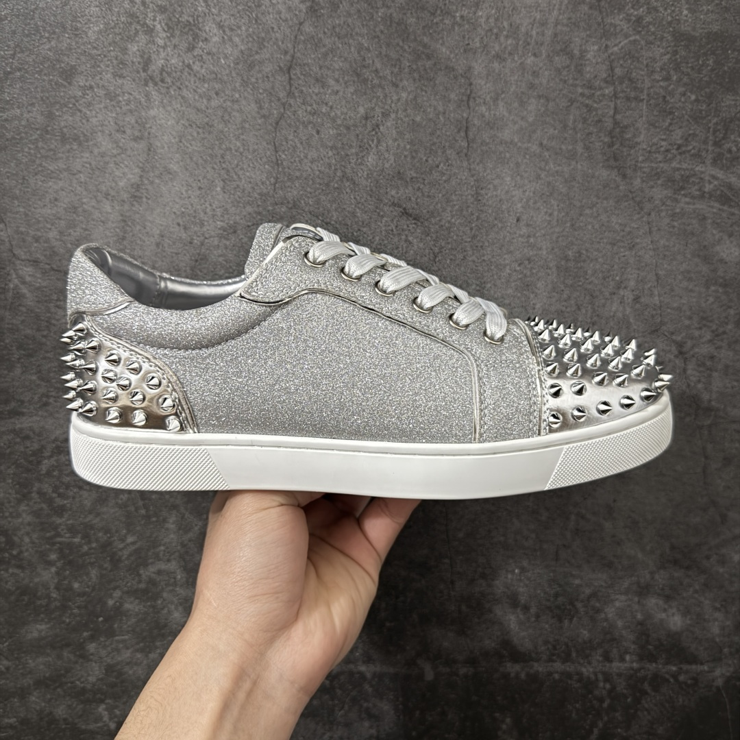 【莞产版本】法国品牌Christian Louboutin CL（路铂廷） 红底鞋 男鞋低帮红底鞋水钻系带运动休闲板鞋 高品质做工 细节完美 面料多材料拼接 镶嵌水钻不易掉钻 水钻装饰点缀 舒适圆头设计不挤脚 手工缝制线牢固不掉底 系带设计 内里二层猪皮 脚感舒适有质感 TPU鞋底 底厚约2.5cm 尺码：40-45-选品中心