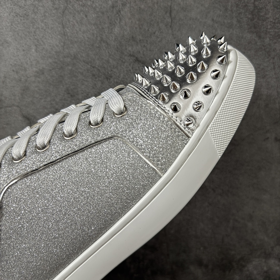 图片[6]-【莞产版本】法国品牌Christian Louboutin CL（路铂廷） 红底鞋 男鞋低帮红底鞋水钻系带运动休闲板鞋 高品质做工 细节完美 面料多材料拼接 镶嵌水钻不易掉钻 水钻装饰点缀 舒适圆头设计不挤脚 手工缝制线牢固不掉底 系带设计 内里二层猪皮 脚感舒适有质感 TPU鞋底 底厚约2.5cm 尺码：40-45-选品中心