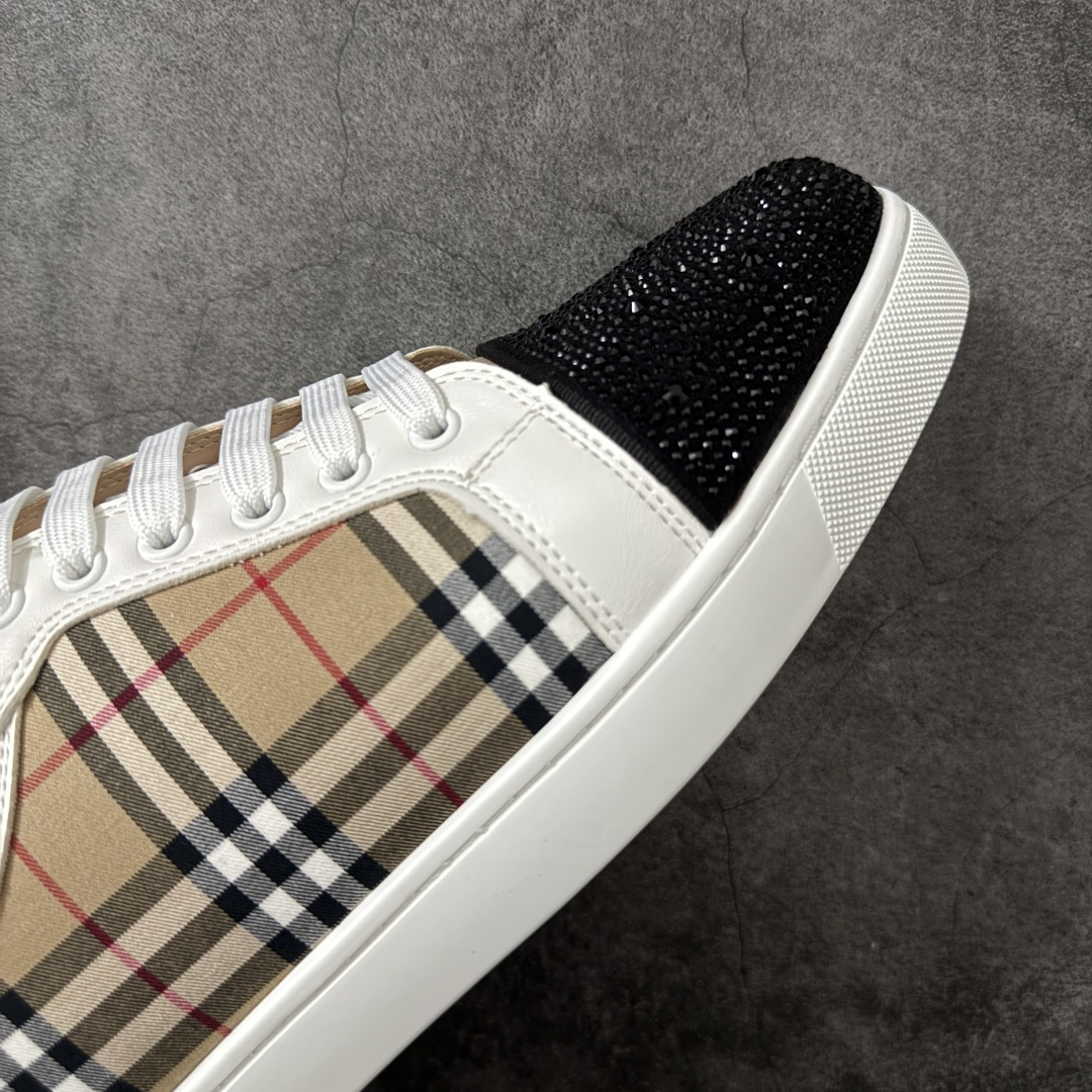 图片[6]-【莞产版本】法国品牌Christian Louboutin CL（路铂廷） 红底鞋 男鞋低帮红底鞋水钻系带运动休闲板鞋 高品质做工 细节完美 面料多材料拼接 镶嵌水钻不易掉钻 水钻装饰点缀 舒适圆头设计不挤脚 手工缝制线牢固不掉底 系带设计 内里二层猪皮 脚感舒适有质感 TPU鞋底 底厚约2.5cm 尺码：40-45-选品中心