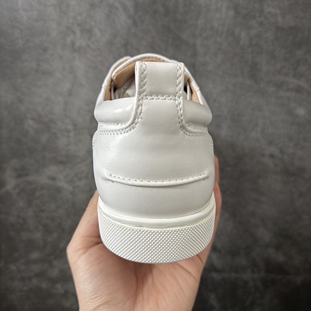 图片[4]-【莞产版本】法国品牌Christian Louboutin CL（路铂廷） 红底鞋 男鞋低帮红底鞋水钻系带运动休闲板鞋 高品质做工 细节完美 面料多材料拼接 镶嵌水钻不易掉钻 水钻装饰点缀 舒适圆头设计不挤脚 手工缝制线牢固不掉底 系带设计 内里二层猪皮 脚感舒适有质感 TPU鞋底 底厚约2.5cm 尺码：40-45-选品中心