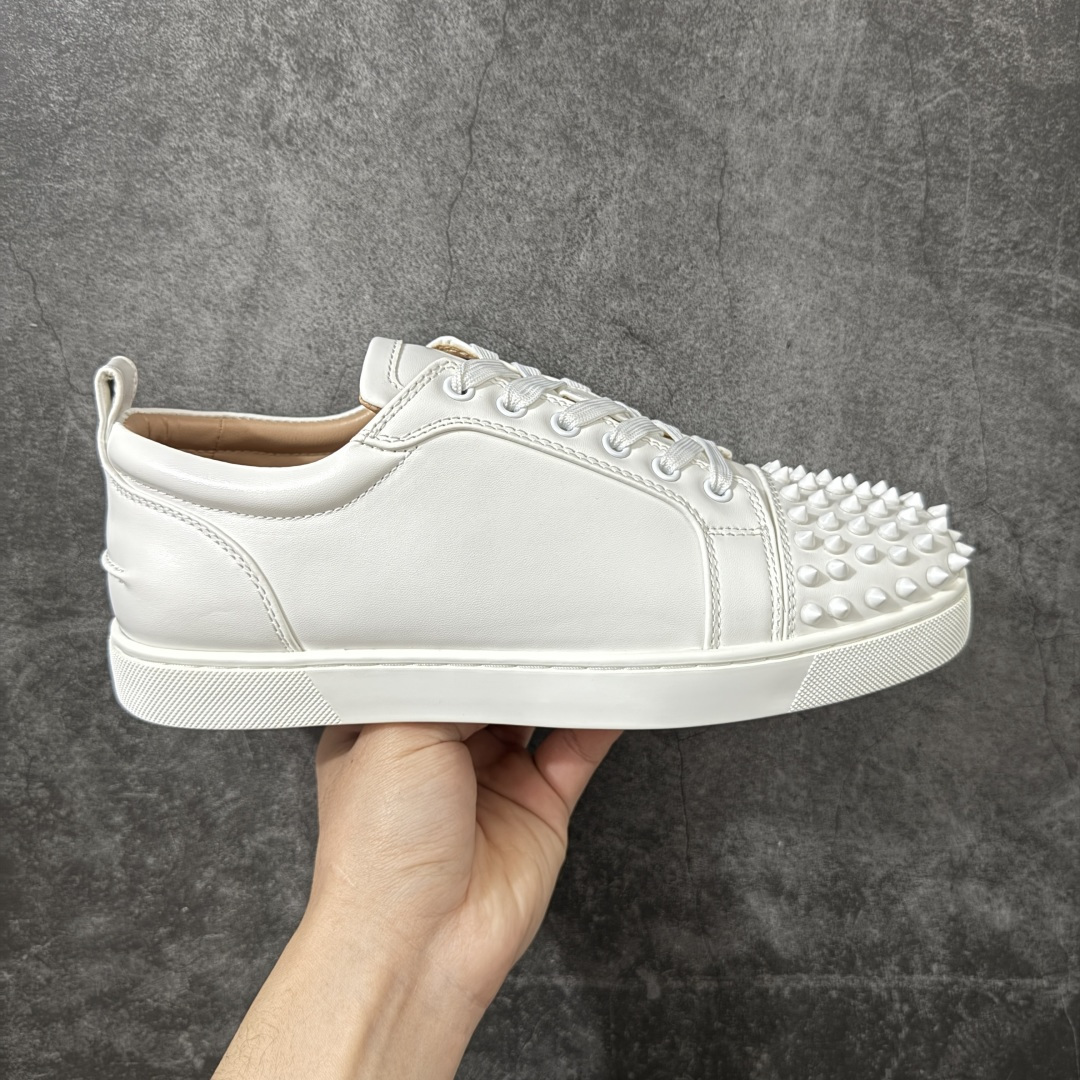 【莞产版本】法国品牌Christian Louboutin CL（路铂廷） 红底鞋 男鞋低帮红底鞋水钻系带运动休闲板鞋 高品质做工 细节完美 面料多材料拼接 镶嵌水钻不易掉钻 水钻装饰点缀 舒适圆头设计不挤脚 手工缝制线牢固不掉底 系带设计 内里二层猪皮 脚感舒适有质感 TPU鞋底 底厚约2.5cm 尺码：40-45-选品中心