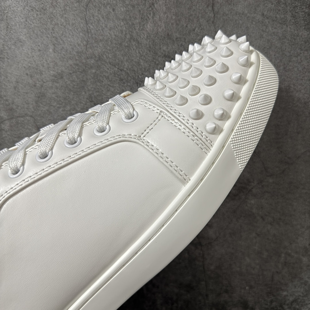 图片[6]-【莞产版本】法国品牌Christian Louboutin CL（路铂廷） 红底鞋 男鞋低帮红底鞋水钻系带运动休闲板鞋 高品质做工 细节完美 面料多材料拼接 镶嵌水钻不易掉钻 水钻装饰点缀 舒适圆头设计不挤脚 手工缝制线牢固不掉底 系带设计 内里二层猪皮 脚感舒适有质感 TPU鞋底 底厚约2.5cm 尺码：40-45-选品中心