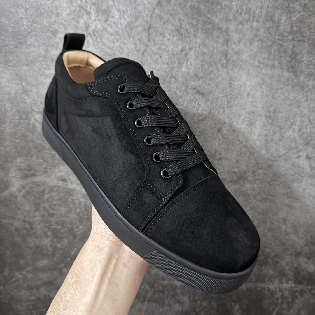 图片[3]-【莞产版本】法国品牌Christian Louboutin CL（路铂廷） 红底鞋 男鞋低帮红底鞋水钻系带运动休闲板鞋 高品质做工 细节完美 面料多材料拼接 镶嵌水钻不易掉钻 水钻装饰点缀 舒适圆头设计不挤脚 手工缝制线牢固不掉底 系带设计 内里二层猪皮 脚感舒适有质感 TPU鞋底 底厚约2.5cm 尺码：40-45-选品中心