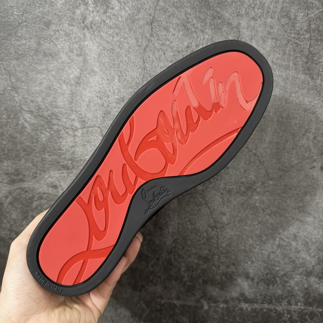 图片[9]-【莞产版本】法国品牌Christian Louboutin CL（路铂廷） 红底鞋 男鞋低帮红底鞋水钻系带运动休闲板鞋 高品质做工 细节完美 面料多材料拼接 镶嵌水钻不易掉钻 水钻装饰点缀 舒适圆头设计不挤脚 手工缝制线牢固不掉底 系带设计 内里二层猪皮 脚感舒适有质感 TPU鞋底 底厚约2.5cm 尺码：40-45-选品中心