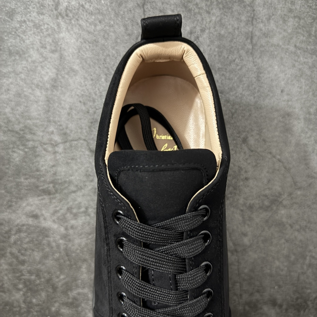 图片[8]-【莞产版本】法国品牌Christian Louboutin CL（路铂廷） 红底鞋 男鞋低帮红底鞋水钻系带运动休闲板鞋 高品质做工 细节完美 面料多材料拼接 镶嵌水钻不易掉钻 水钻装饰点缀 舒适圆头设计不挤脚 手工缝制线牢固不掉底 系带设计 内里二层猪皮 脚感舒适有质感 TPU鞋底 底厚约2.5cm 尺码：40-45-选品中心