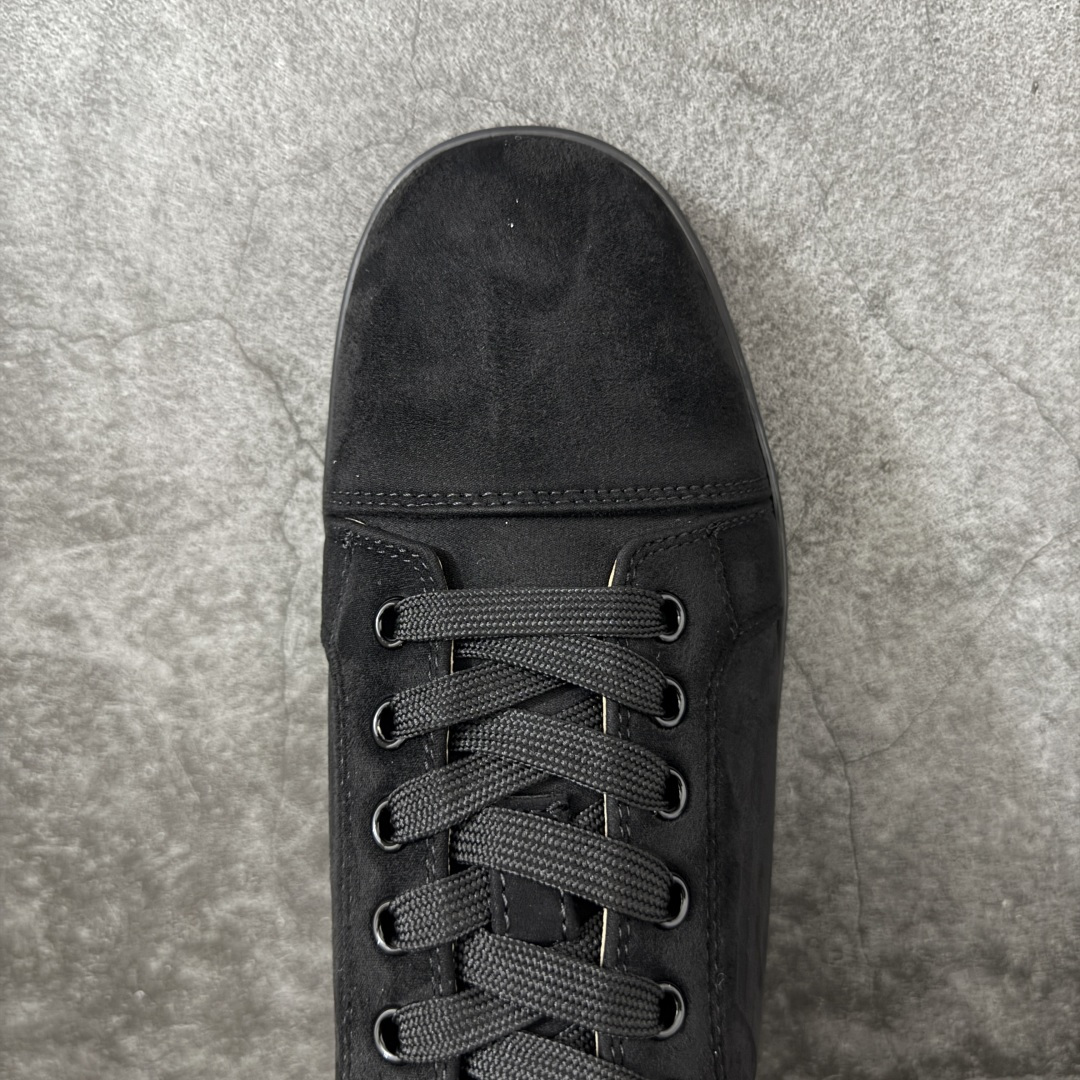 图片[5]-【莞产版本】法国品牌Christian Louboutin CL（路铂廷） 红底鞋 男鞋低帮红底鞋水钻系带运动休闲板鞋 高品质做工 细节完美 面料多材料拼接 镶嵌水钻不易掉钻 水钻装饰点缀 舒适圆头设计不挤脚 手工缝制线牢固不掉底 系带设计 内里二层猪皮 脚感舒适有质感 TPU鞋底 底厚约2.5cm 尺码：40-45-选品中心