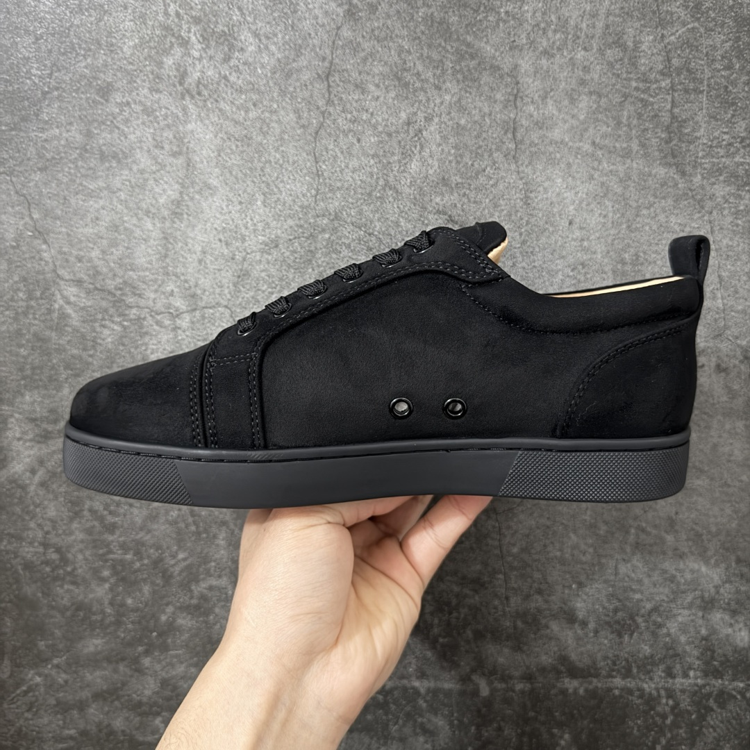 图片[2]-【莞产版本】法国品牌Christian Louboutin CL（路铂廷） 红底鞋 男鞋低帮红底鞋水钻系带运动休闲板鞋 高品质做工 细节完美 面料多材料拼接 镶嵌水钻不易掉钻 水钻装饰点缀 舒适圆头设计不挤脚 手工缝制线牢固不掉底 系带设计 内里二层猪皮 脚感舒适有质感 TPU鞋底 底厚约2.5cm 尺码：40-45-选品中心