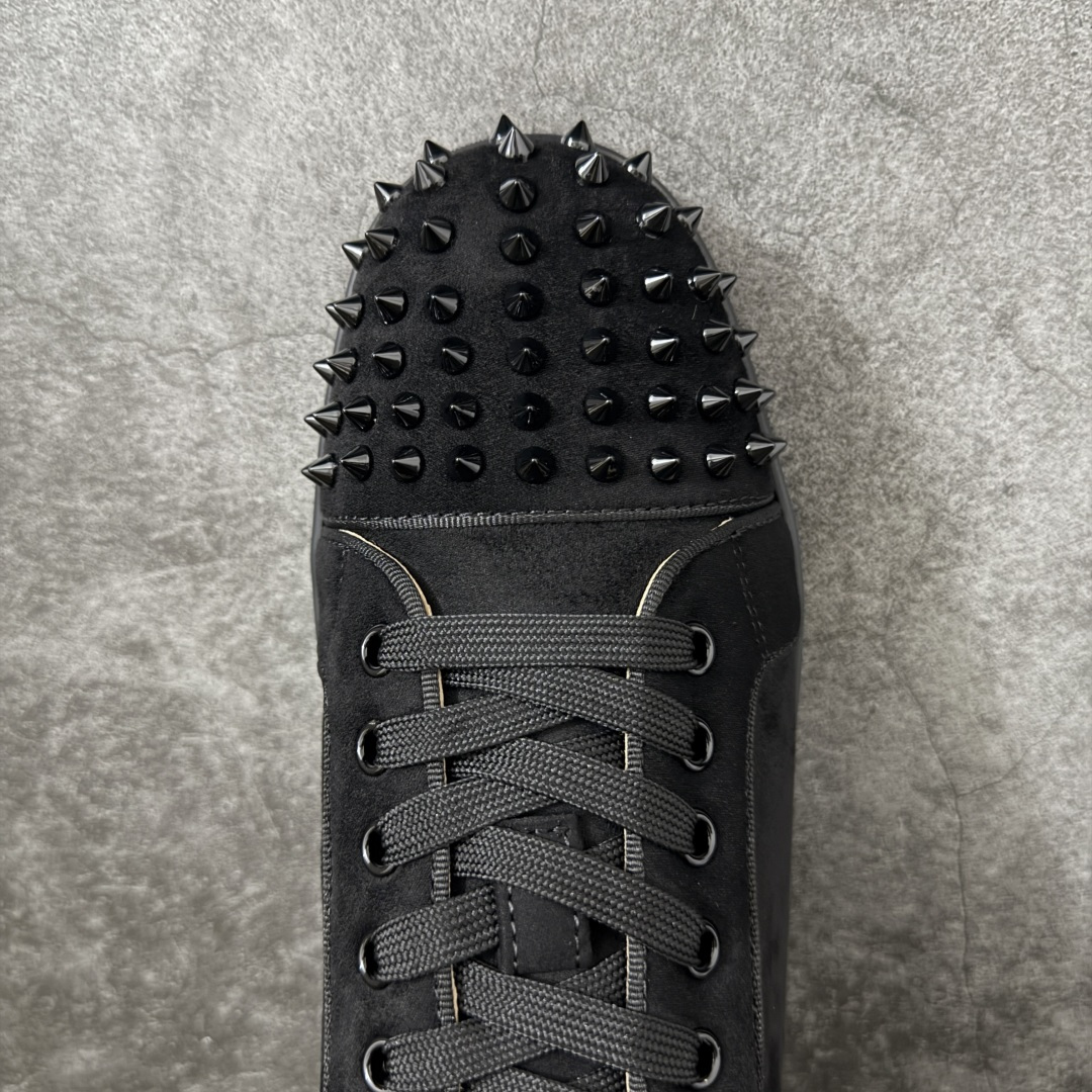 图片[5]-【莞产版本】法国品牌Christian Louboutin CL（路铂廷） 红底鞋 男鞋低帮红底鞋水钻系带运动休闲板鞋 高品质做工 细节完美 面料多材料拼接 镶嵌水钻不易掉钻 水钻装饰点缀 舒适圆头设计不挤脚 手工缝制线牢固不掉底 系带设计 内里二层猪皮 脚感舒适有质感 TPU鞋底 底厚约2.5cm 尺码：40-45-选品中心