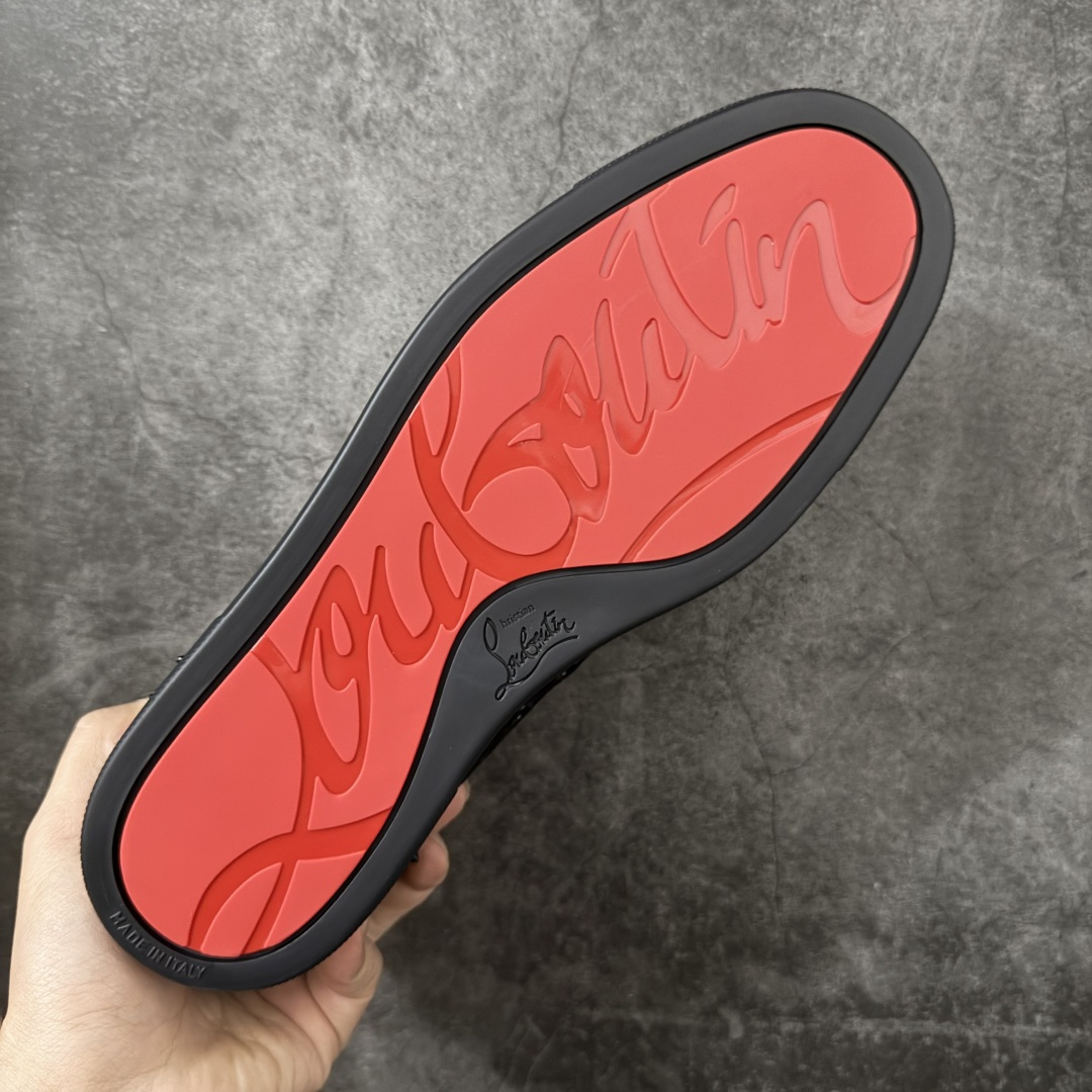 图片[9]-【莞产版本】法国品牌Christian Louboutin CL（路铂廷） 红底鞋 男鞋低帮红底鞋水钻系带运动休闲板鞋 高品质做工 细节完美 面料多材料拼接 镶嵌水钻不易掉钻 水钻装饰点缀 舒适圆头设计不挤脚 手工缝制线牢固不掉底 系带设计 内里二层猪皮 脚感舒适有质感 TPU鞋底 底厚约2.5cm 尺码：40-45-选品中心