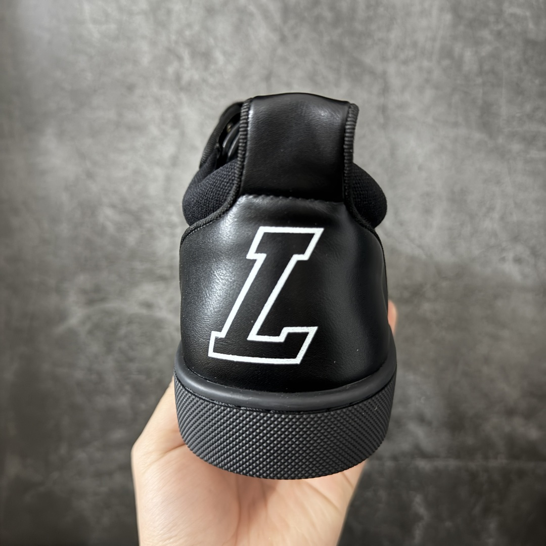 图片[4]-【莞产版本】法国品牌Christian Louboutin CL（路铂廷） 红底鞋 男鞋低帮红底鞋水钻系带运动休闲板鞋 高品质做工 细节完美 面料多材料拼接 镶嵌水钻不易掉钻 水钻装饰点缀 舒适圆头设计不挤脚 手工缝制线牢固不掉底 系带设计 内里二层猪皮 脚感舒适有质感 TPU鞋底 底厚约2.5cm 尺码：40-45-选品中心