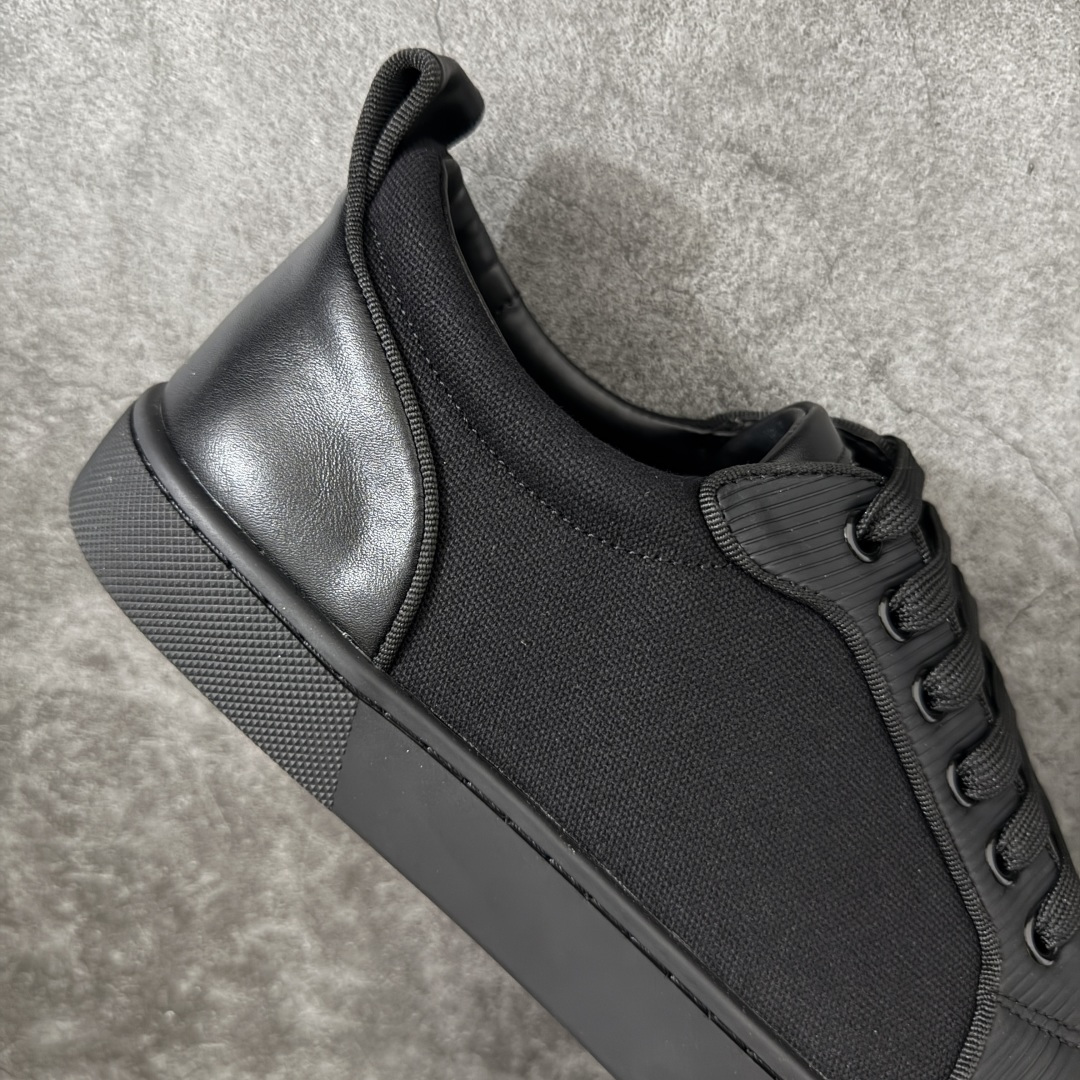 图片[7]-【莞产版本】法国品牌Christian Louboutin CL（路铂廷） 红底鞋 男鞋低帮红底鞋水钻系带运动休闲板鞋 高品质做工 细节完美 面料多材料拼接 镶嵌水钻不易掉钻 水钻装饰点缀 舒适圆头设计不挤脚 手工缝制线牢固不掉底 系带设计 内里二层猪皮 脚感舒适有质感 TPU鞋底 底厚约2.5cm 尺码：40-45-选品中心