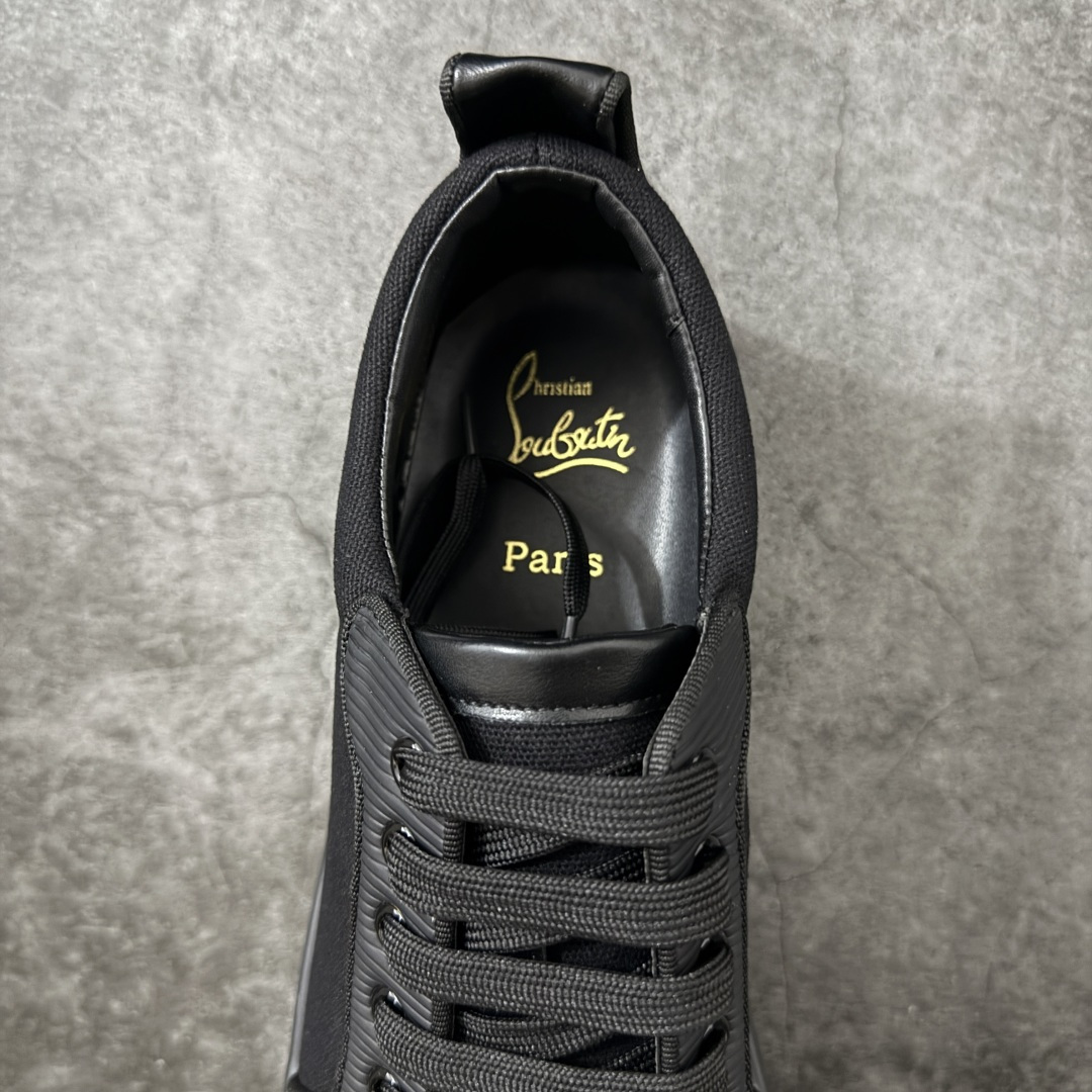 图片[8]-【莞产版本】法国品牌Christian Louboutin CL（路铂廷） 红底鞋 男鞋低帮红底鞋水钻系带运动休闲板鞋 高品质做工 细节完美 面料多材料拼接 镶嵌水钻不易掉钻 水钻装饰点缀 舒适圆头设计不挤脚 手工缝制线牢固不掉底 系带设计 内里二层猪皮 脚感舒适有质感 TPU鞋底 底厚约2.5cm 尺码：40-45-选品中心