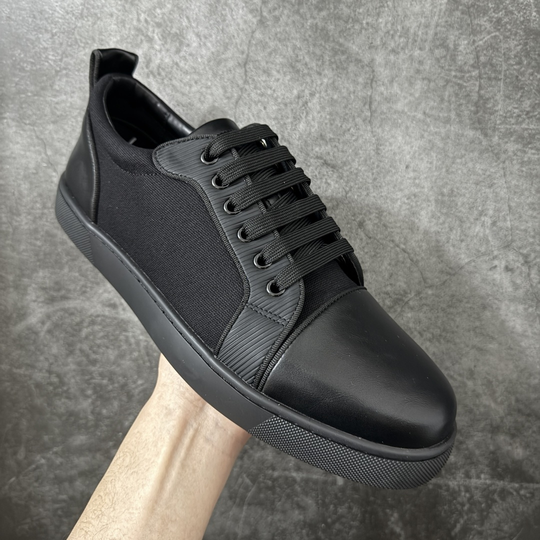 图片[3]-【莞产版本】法国品牌Christian Louboutin CL（路铂廷） 红底鞋 男鞋低帮红底鞋水钻系带运动休闲板鞋 高品质做工 细节完美 面料多材料拼接 镶嵌水钻不易掉钻 水钻装饰点缀 舒适圆头设计不挤脚 手工缝制线牢固不掉底 系带设计 内里二层猪皮 脚感舒适有质感 TPU鞋底 底厚约2.5cm 尺码：40-45-选品中心