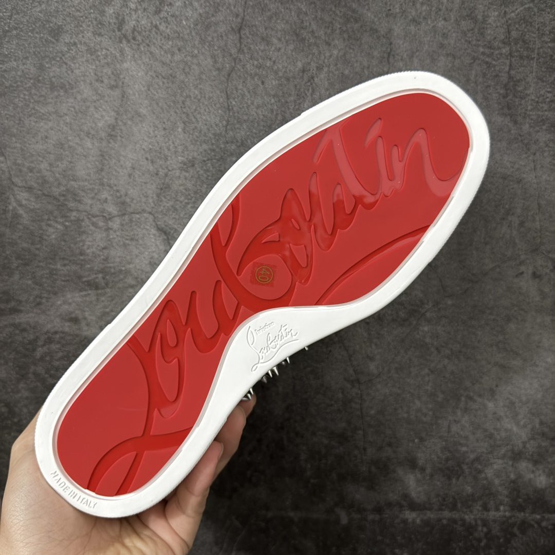 图片[9]-【莞产版本】法国品牌Christian Louboutin CL（路铂廷） 红底鞋 男鞋低帮红底鞋水钻系带运动休闲板鞋 高品质做工 细节完美 面料多材料拼接 镶嵌水钻不易掉钻 水钻装饰点缀 舒适圆头设计不挤脚 手工缝制线牢固不掉底 系带设计 内里二层猪皮 脚感舒适有质感 TPU鞋底 底厚约2.5cm 尺码：40-45-选品中心
