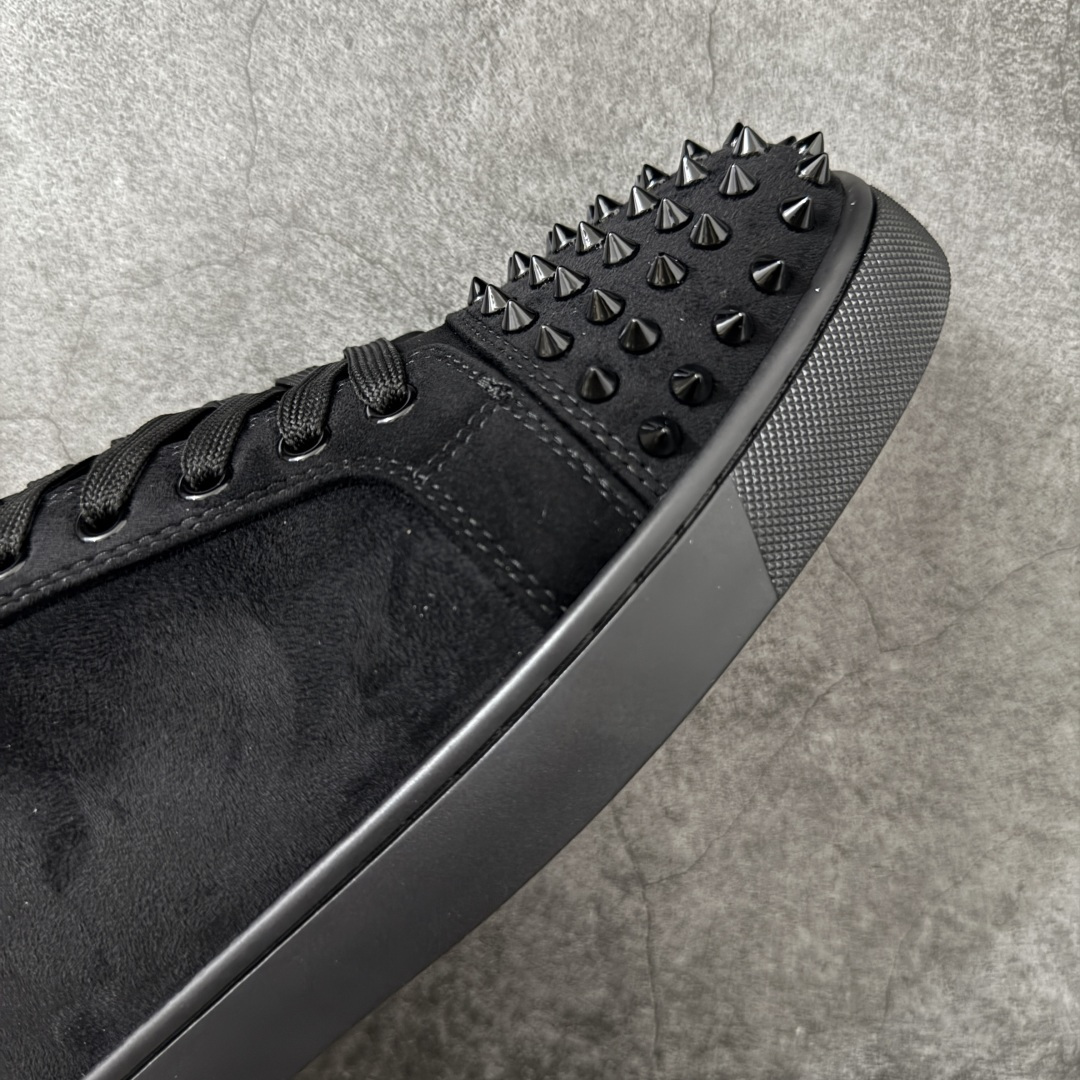 图片[6]-【莞产版本】法国品牌Christian Louboutin CL（路铂廷） 红底鞋 男鞋低帮红底鞋水钻系带运动休闲板鞋 高品质做工 细节完美 面料多材料拼接 镶嵌水钻不易掉钻 水钻装饰点缀 舒适圆头设计不挤脚 手工缝制线牢固不掉底 系带设计 内里二层猪皮 脚感舒适有质感 TPU鞋底 底厚约2.5cm 尺码：40-45-选品中心