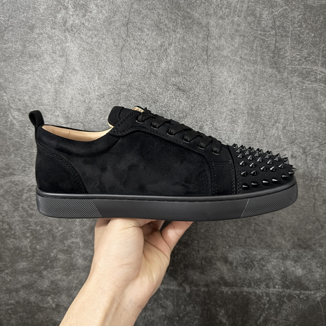 【莞产版本】法国品牌Christian Louboutin CL（路铂廷） 红底鞋 男鞋低帮红底鞋水钻系带运动休闲板鞋 高品质做工 细节完美 面料多材料拼接 镶嵌水钻不易掉钻 水钻装饰点缀 舒适圆头设计不挤脚 手工缝制线牢固不掉底 系带设计 内里二层猪皮 脚感舒适有质感 TPU鞋底 底厚约2.5cm 尺码：40-45-选品中心